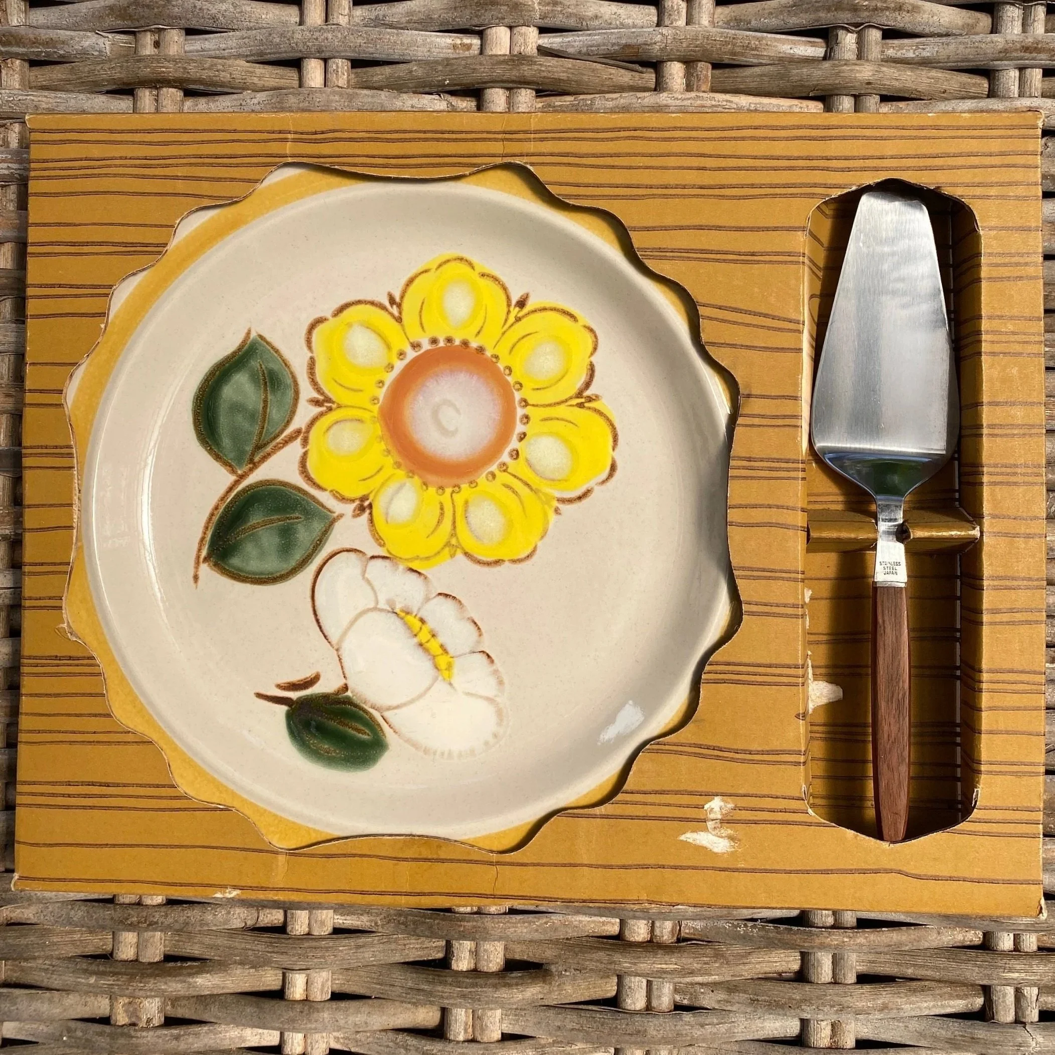 Full boxed set showing plate and server in fitted packaging