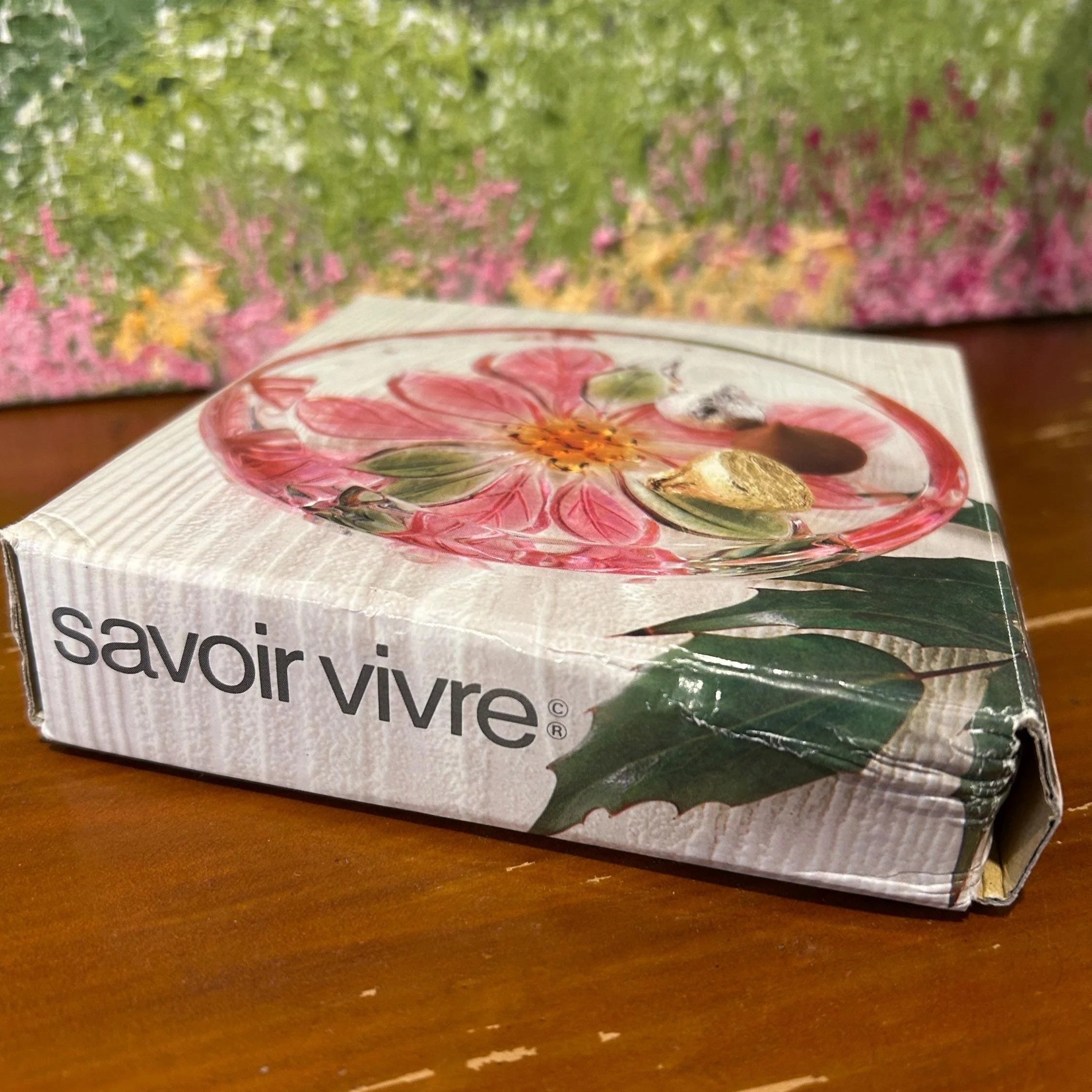 Original Savoir Vivre box featuring matching poinsettia artwork.