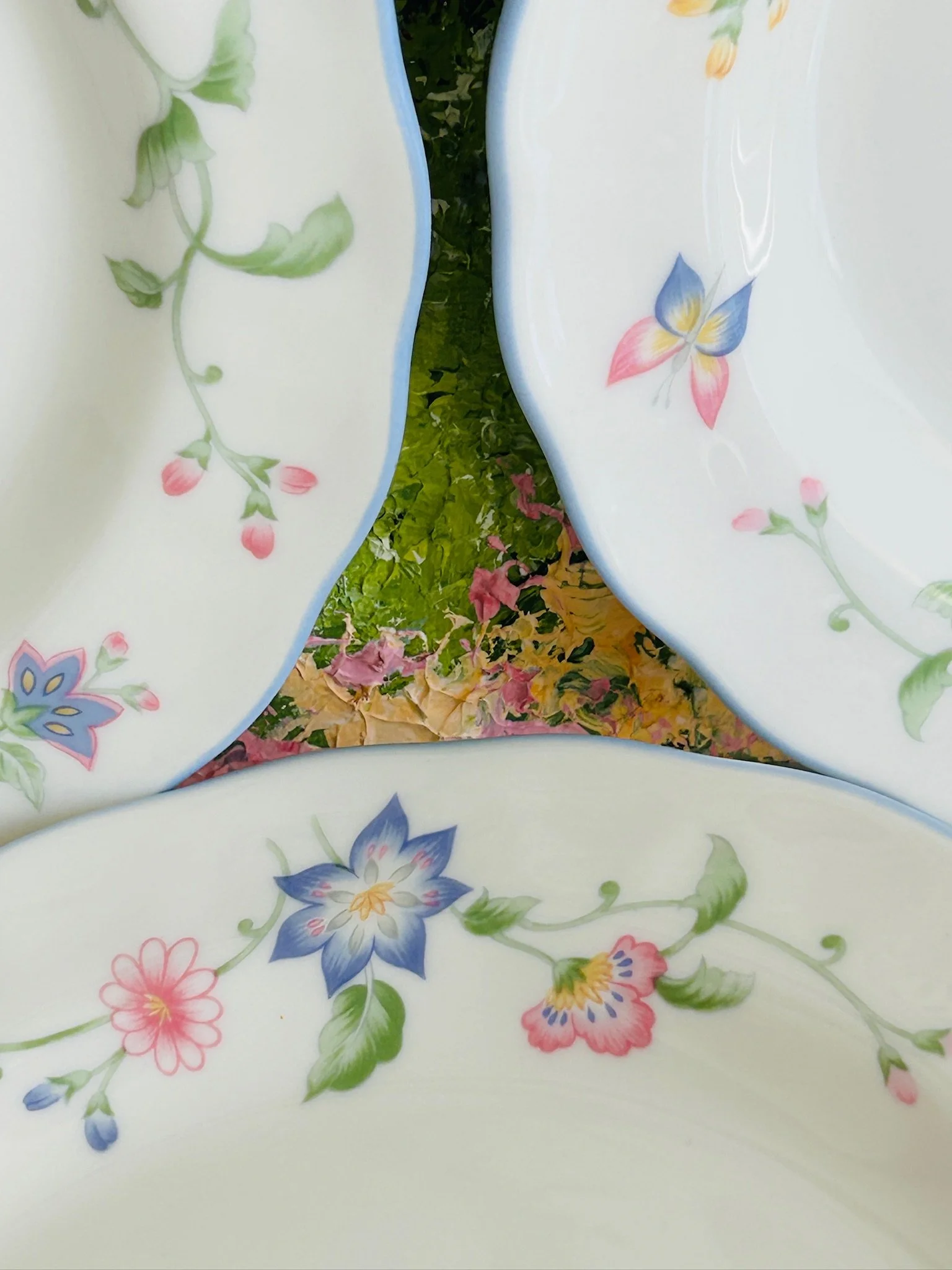 royal-doulton-fine-china-dinner-plate--rim-edge-close-up.jpg