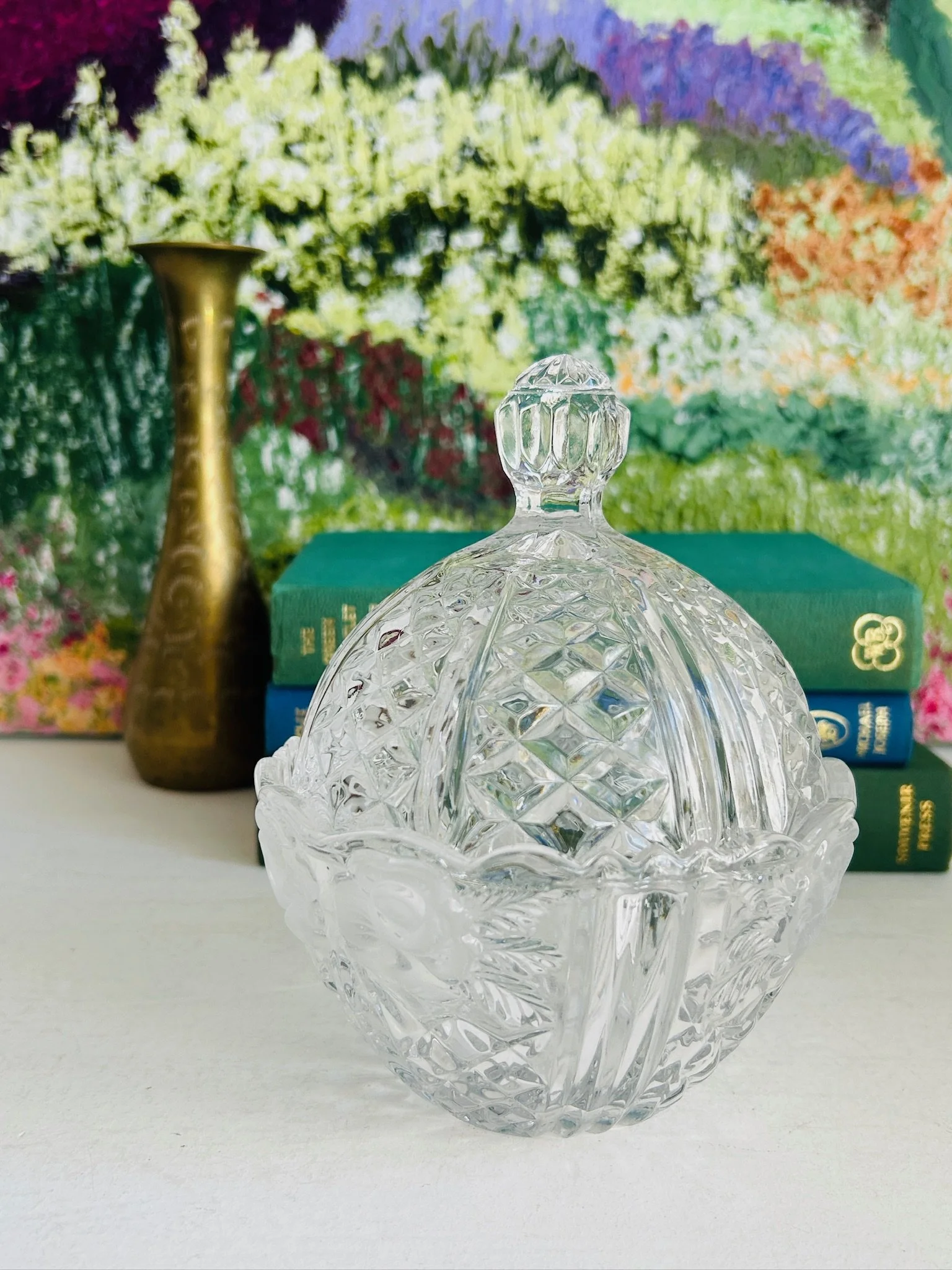 vintage-cut-crystal-lidded-candy-jar--light-refraction.jpg