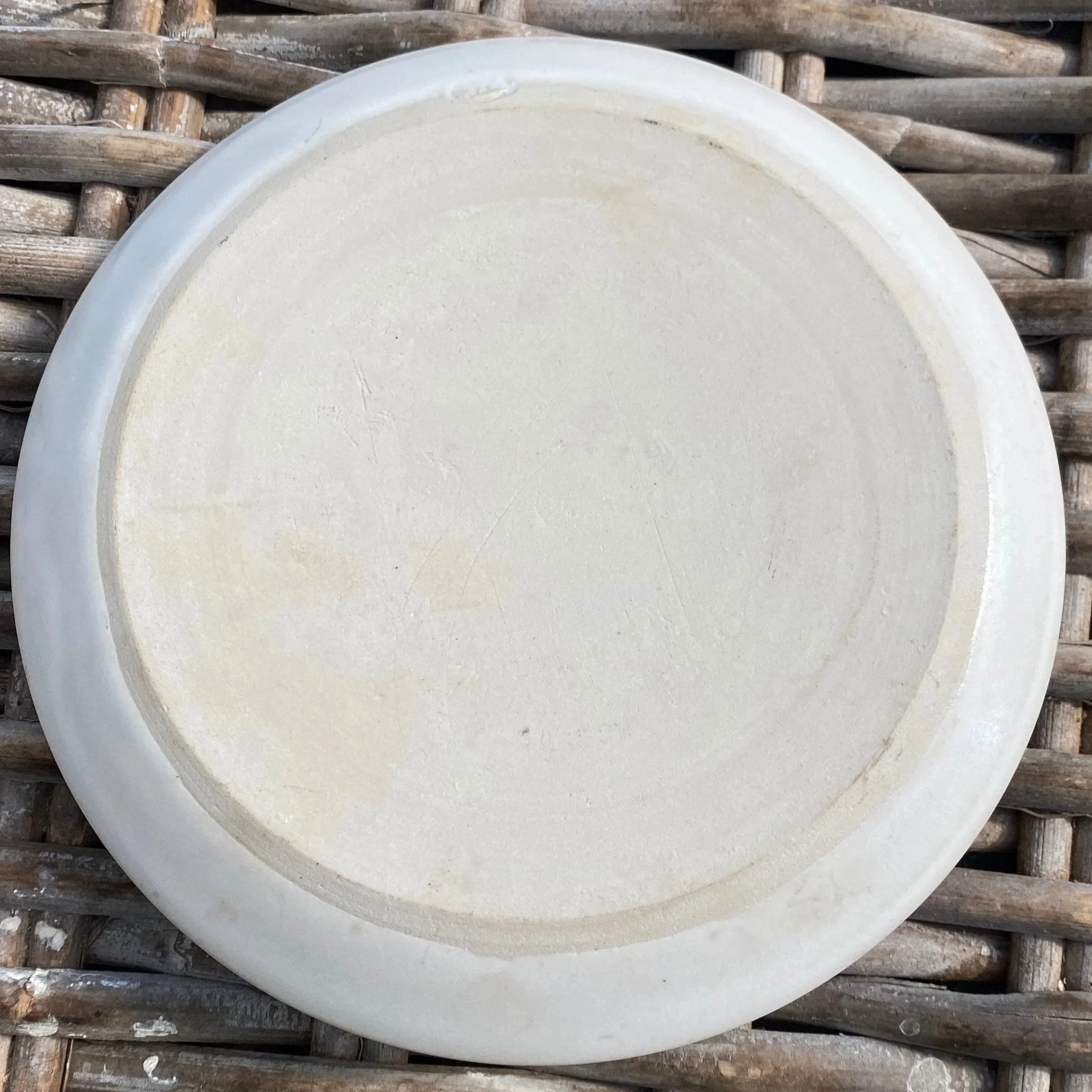Underside of dish showing unglazed base ring