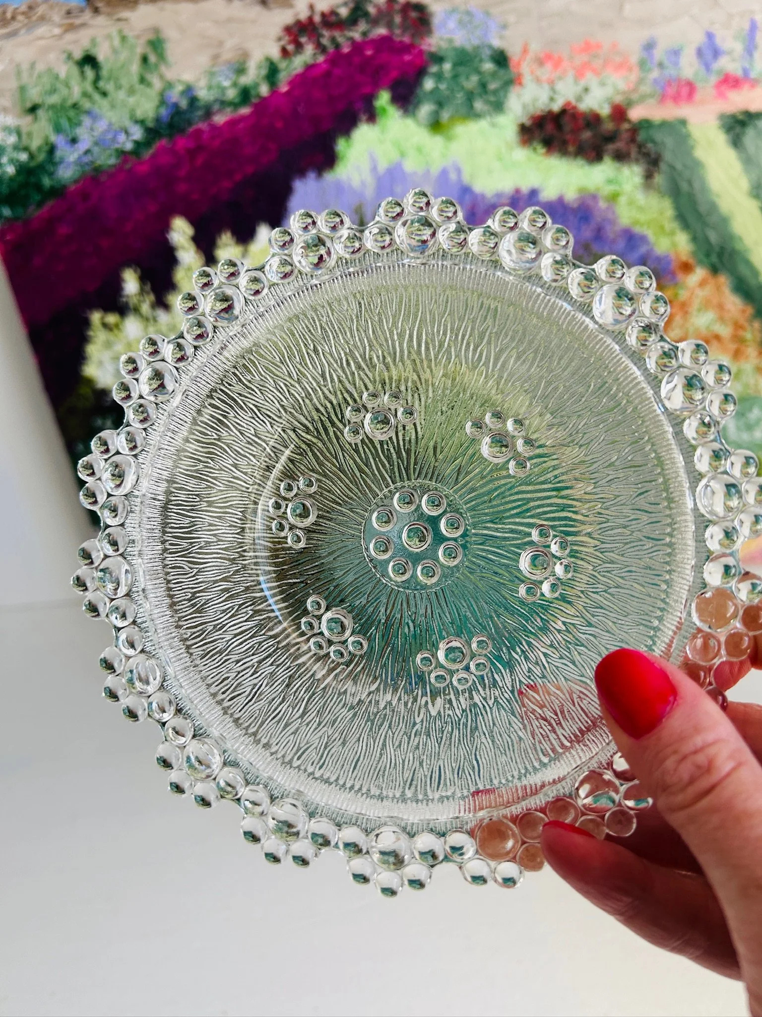 vintage-glass-dish-bubble-dot-rim--bubble-dot-rim-close-up.jpg