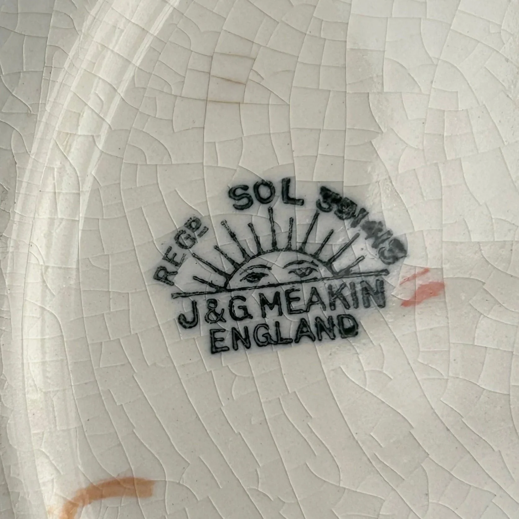 Underside maker’s mark showing “SOL 391413” and J&G Meakin England