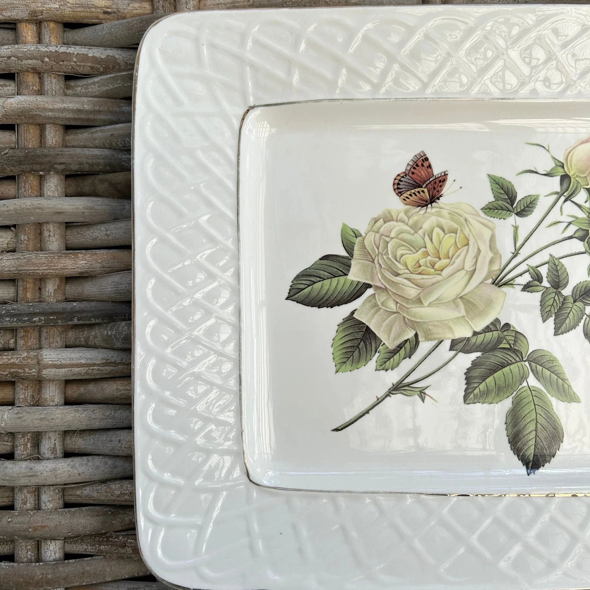 Upper right corner of the plate with floral detail and edge texture