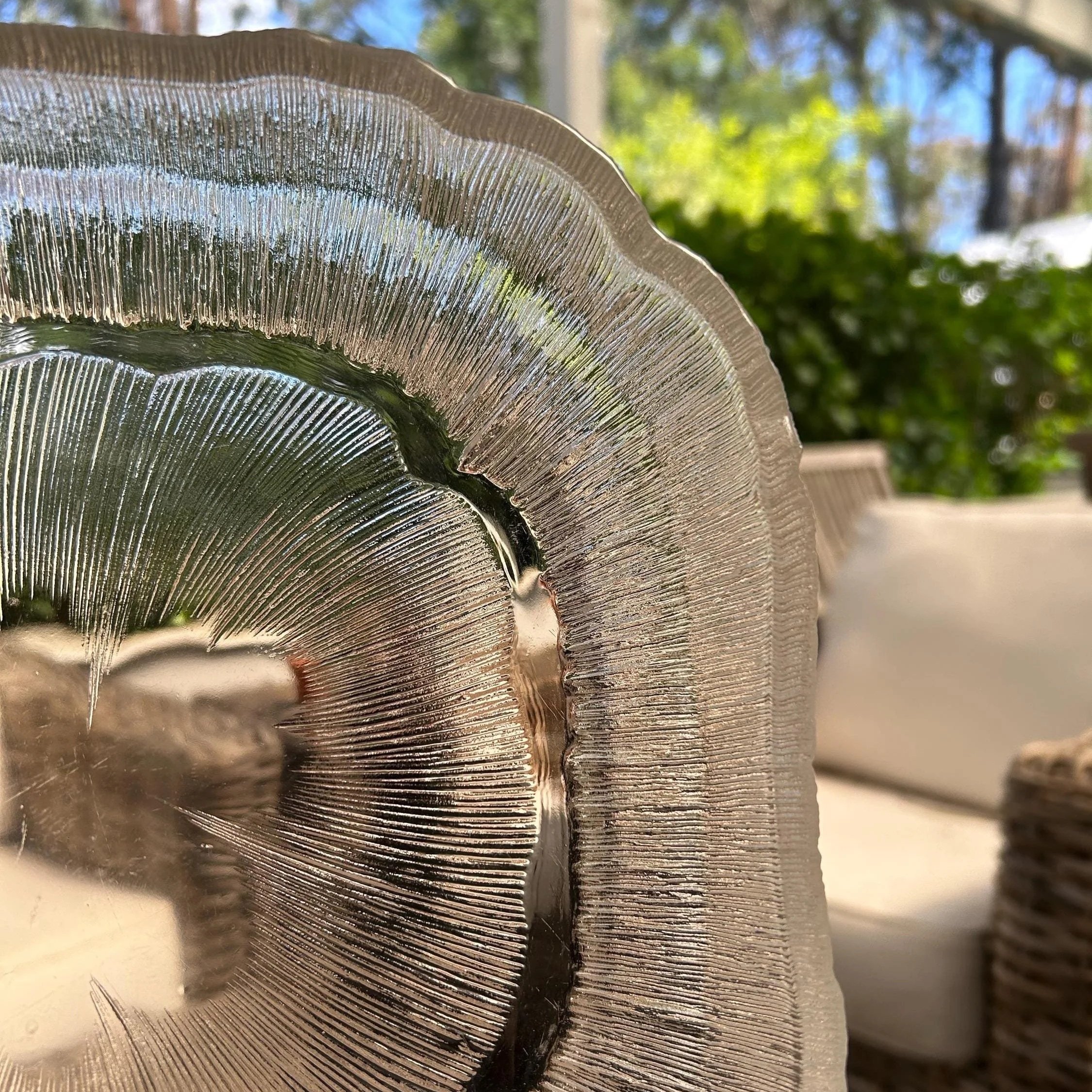 Side angle with rippled edge and translucent quality