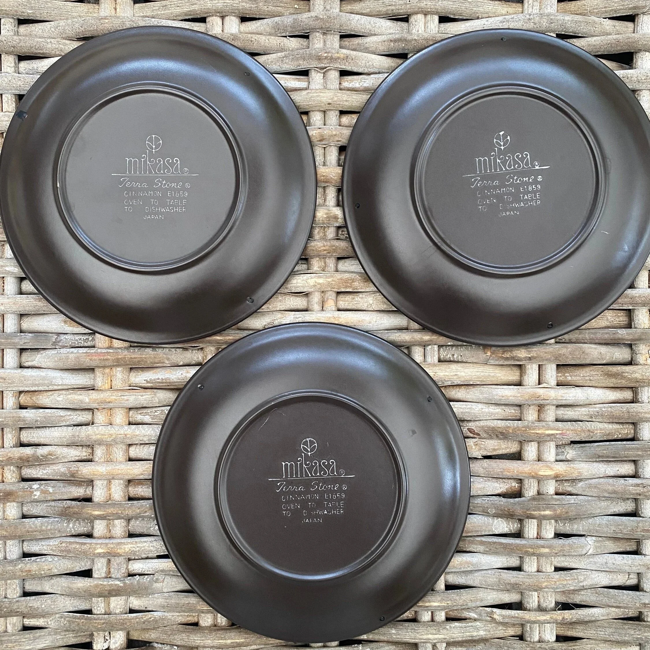 Underside showing Mikasa Terra Stone Cinnamon E1859 maker’s mark
