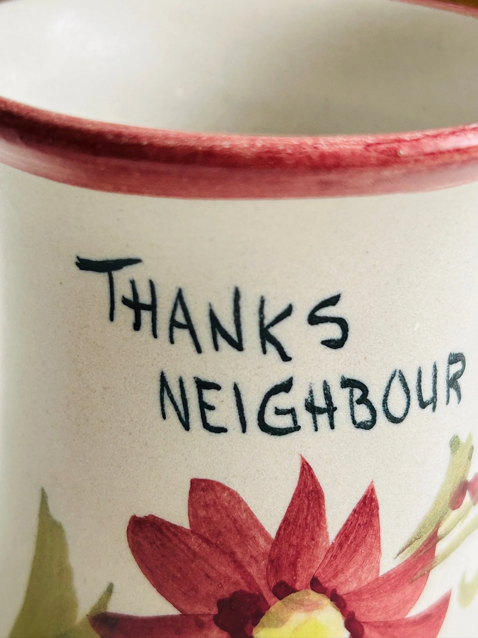 thanks-neighbour-stoneware-handpainted-vase-mug-red-dahlia-07.jpg