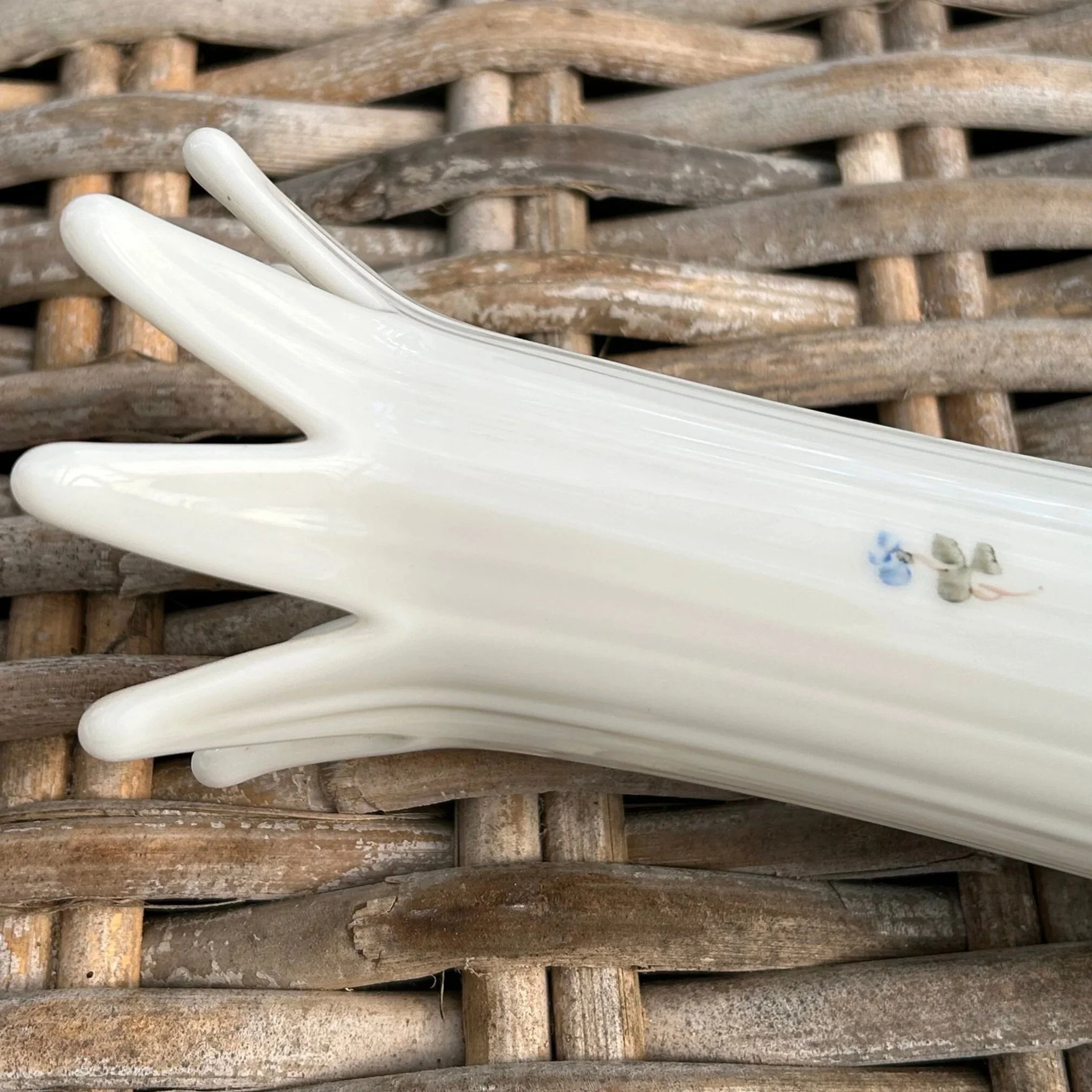 Close-up of stretch finger detailing at top of vase