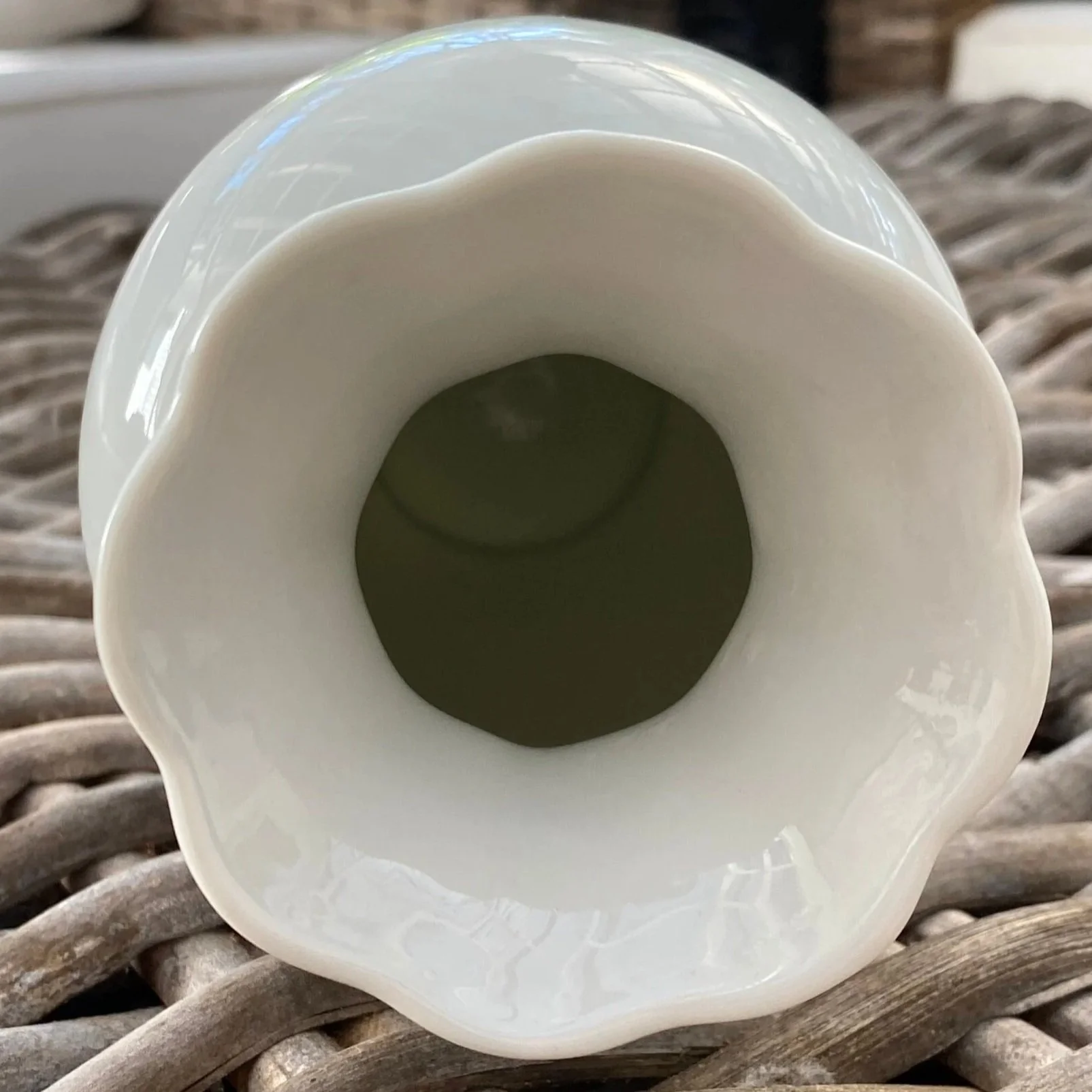 Overhead view of scalloped top rim and floral border