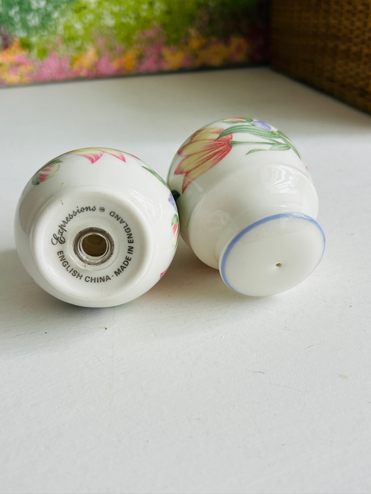 Two shakers lying on their sides, showing the base mark on one and the plain base of the other