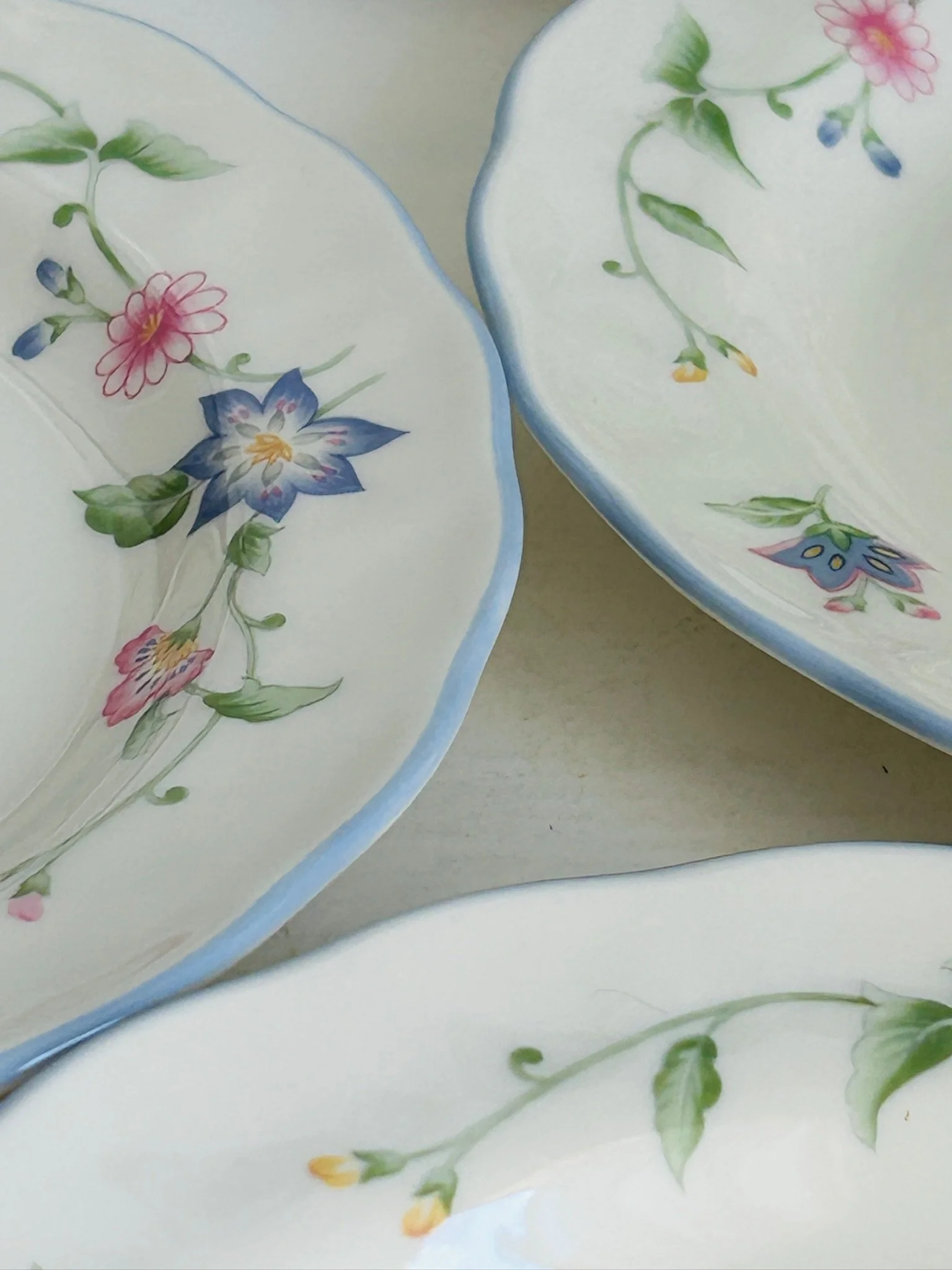 royal-doulton-fine-china-dinner-plate--multi-flower-arrangement-view.jpg
