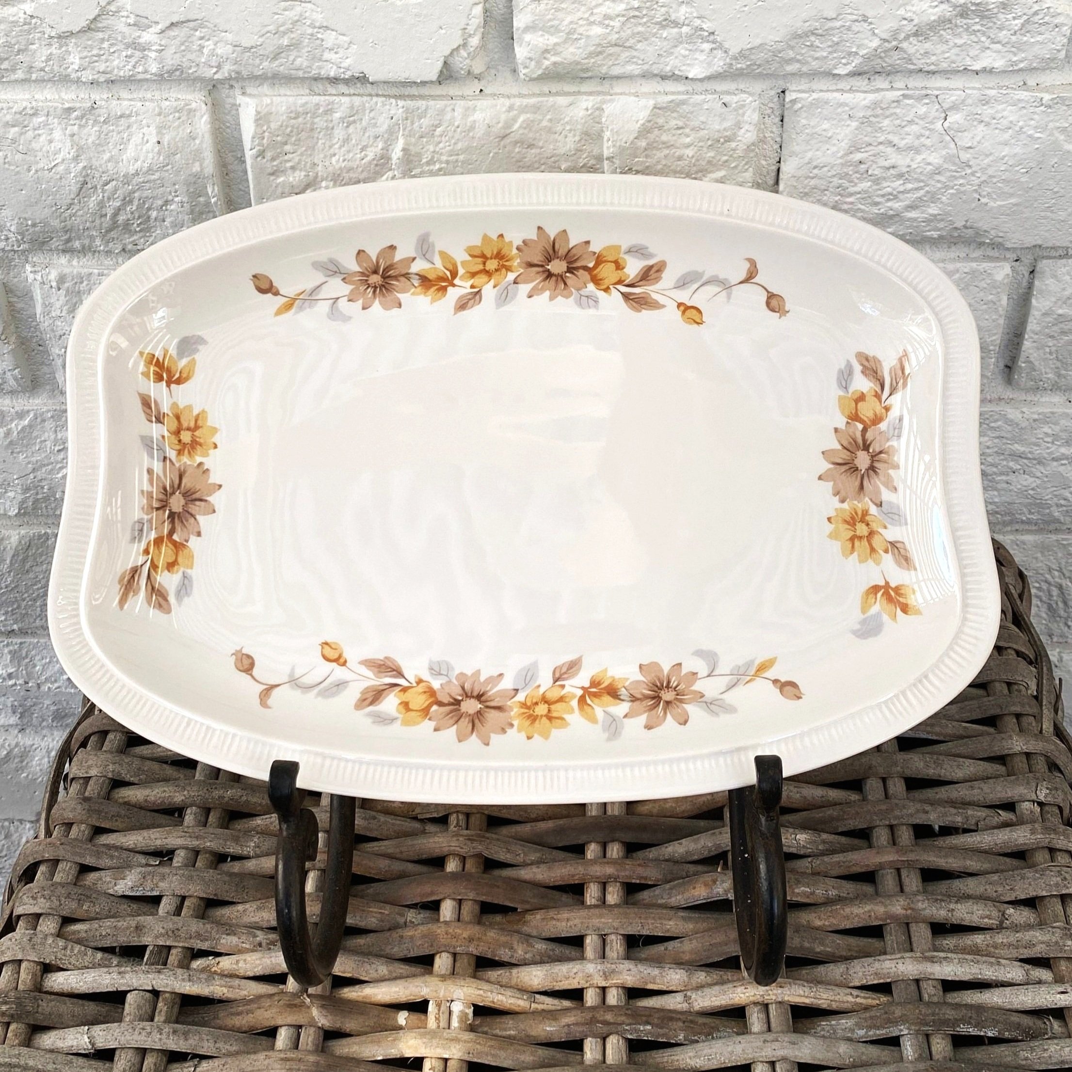 A vintage 1970s Kokura Ware ironstone platter featuring hand-painted mustard flowers. Durable Japanese ceramic serving dish—perfect for display or entertaining.
