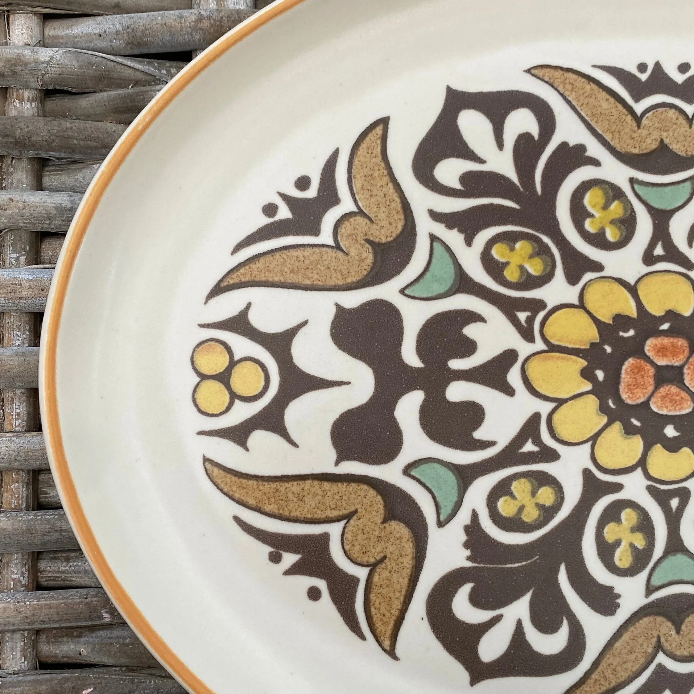 Side detail showing edge glaze and pattern close-up