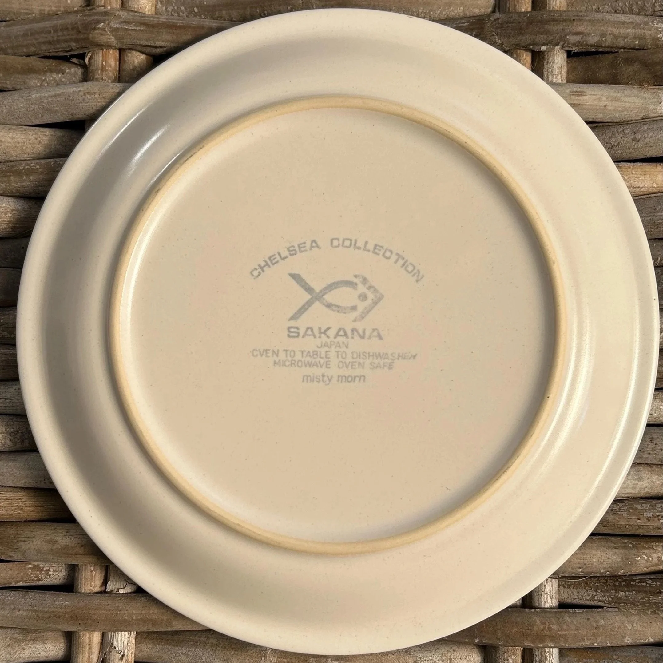 Backstamp: “Sakana Chelsea Collection – Japan” on cream stoneware