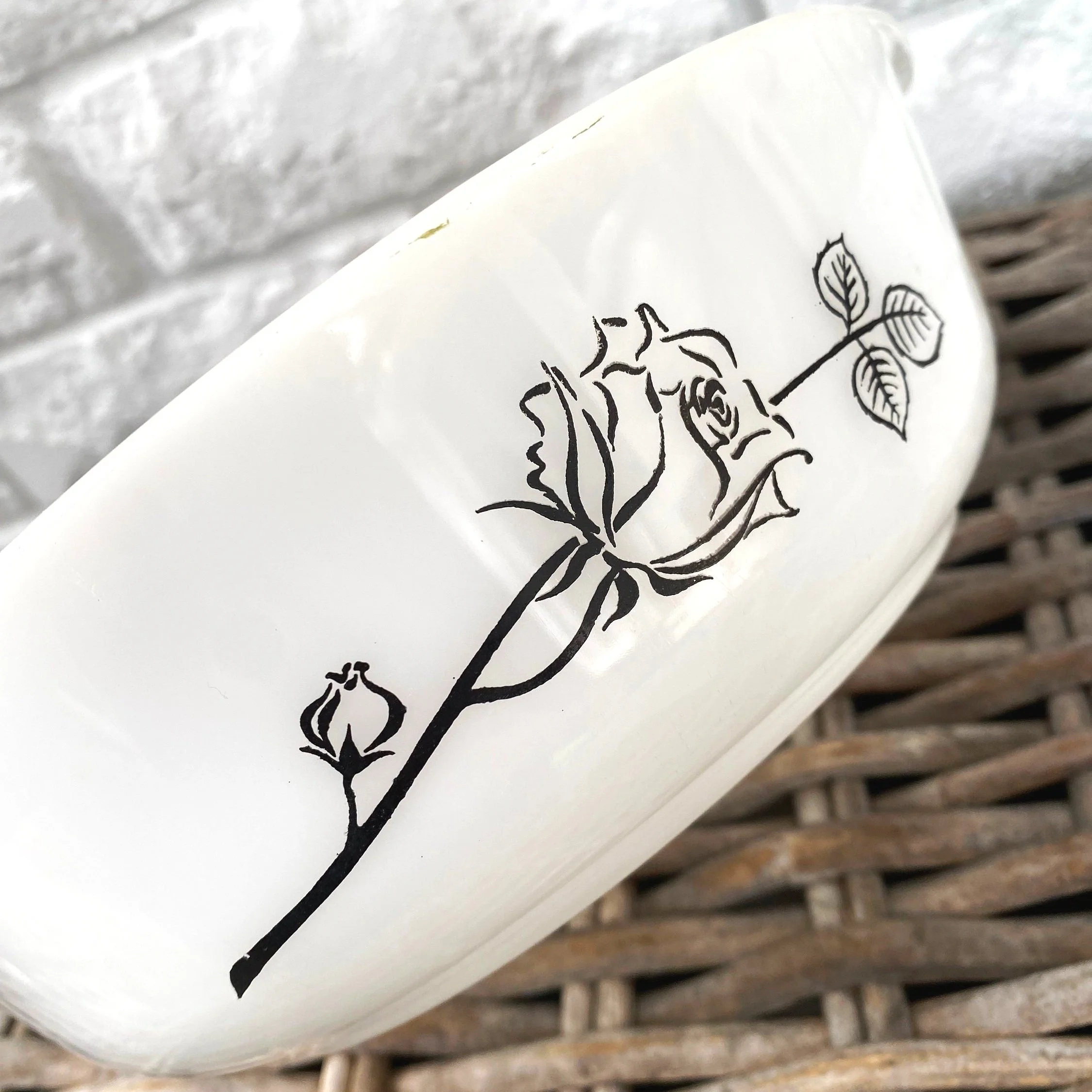 Agee Pyrex Black Rose Casserole Dish O-CR-300 | 1960s Australian Made | Lid Not Included