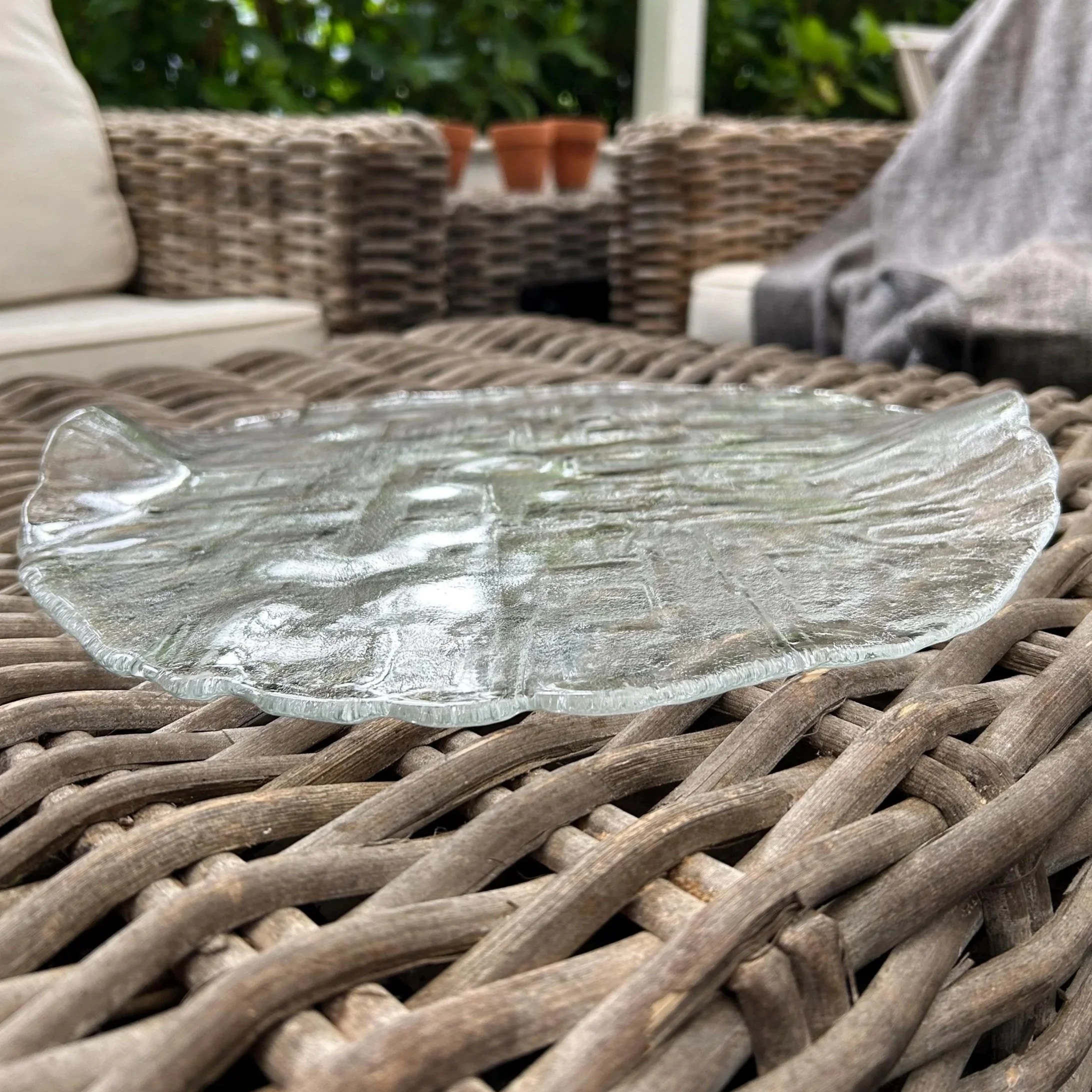 Platter resting flat on table to show overall shape