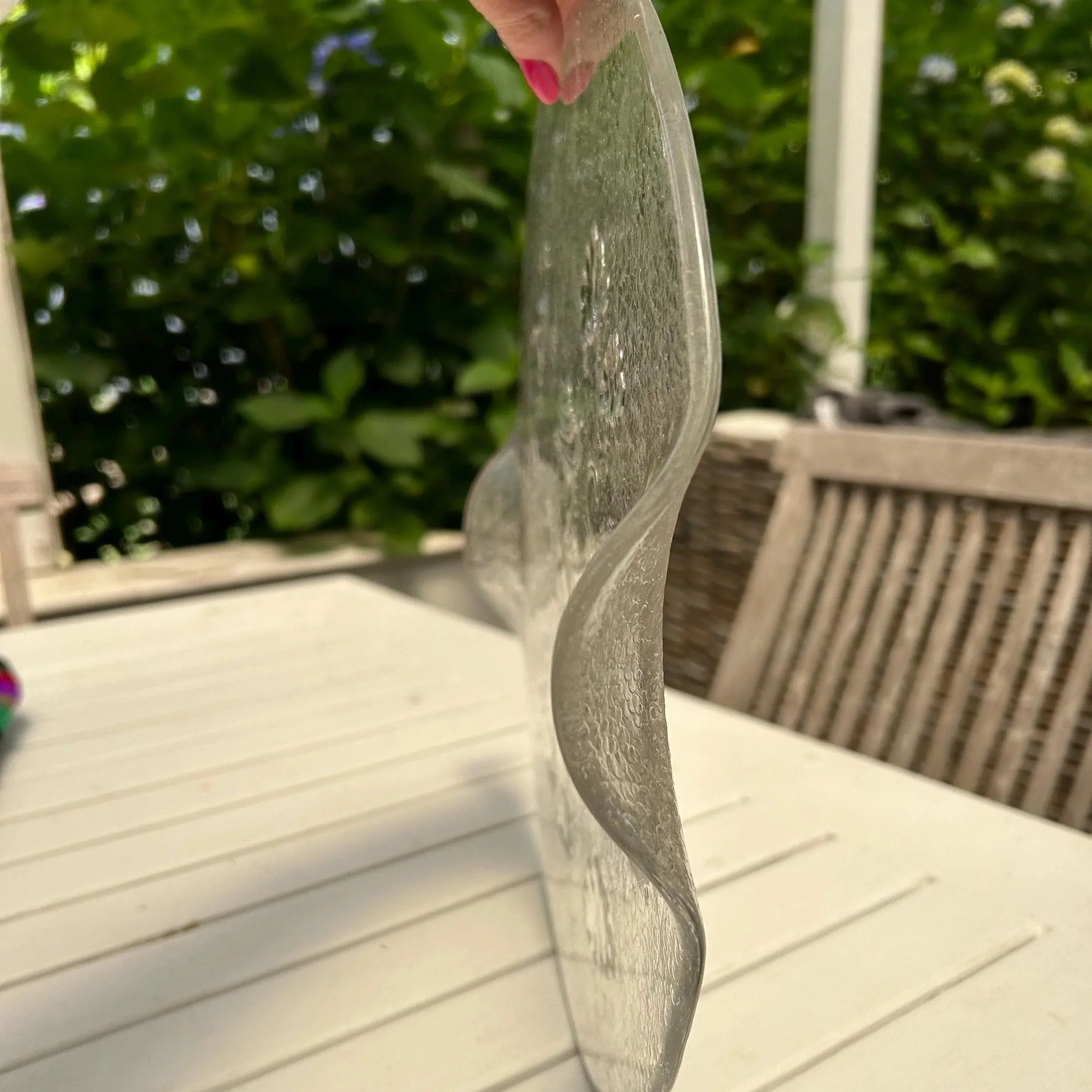 Side view showing sculpted handles and gently curved edges