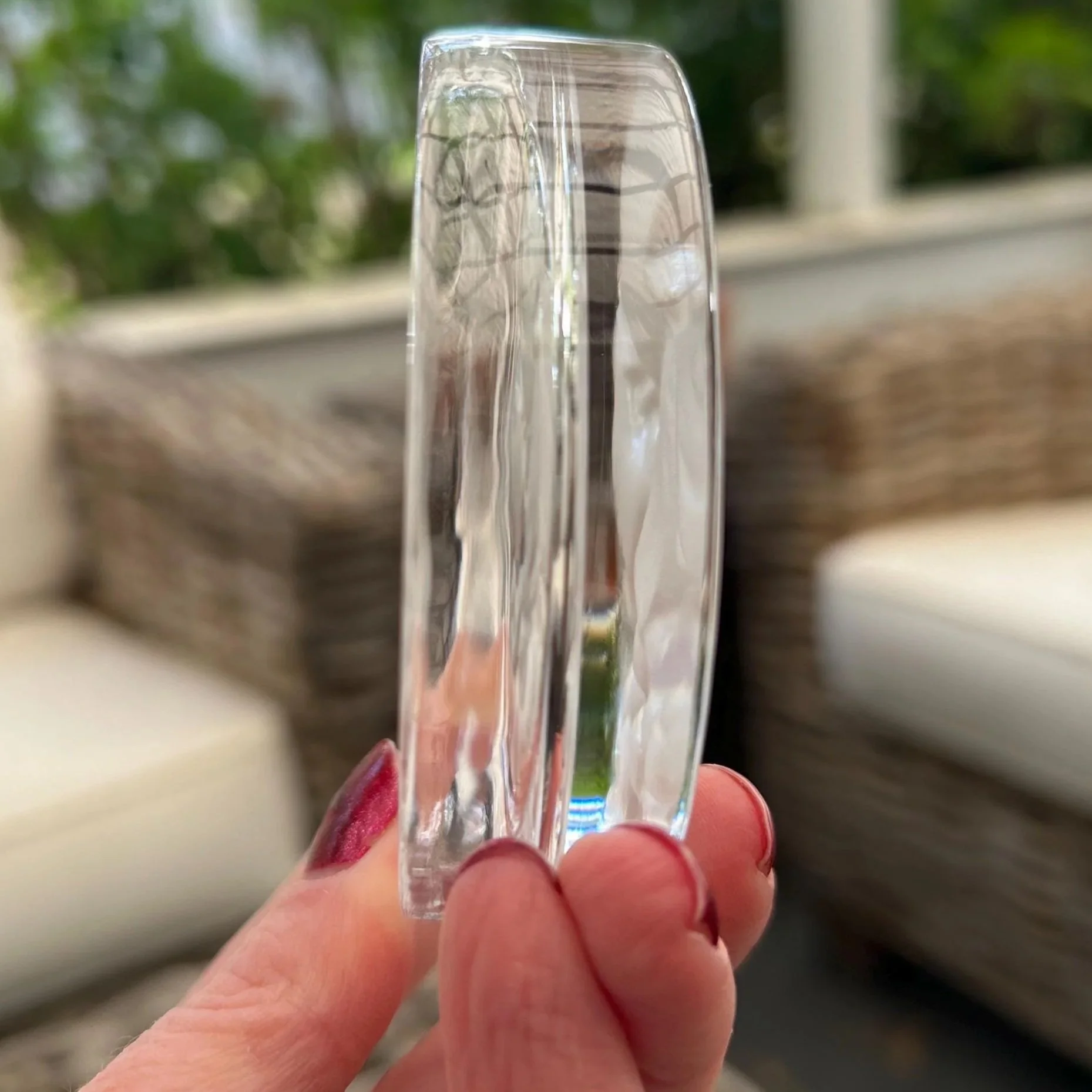 Side view showing thickness and weight of the crystal