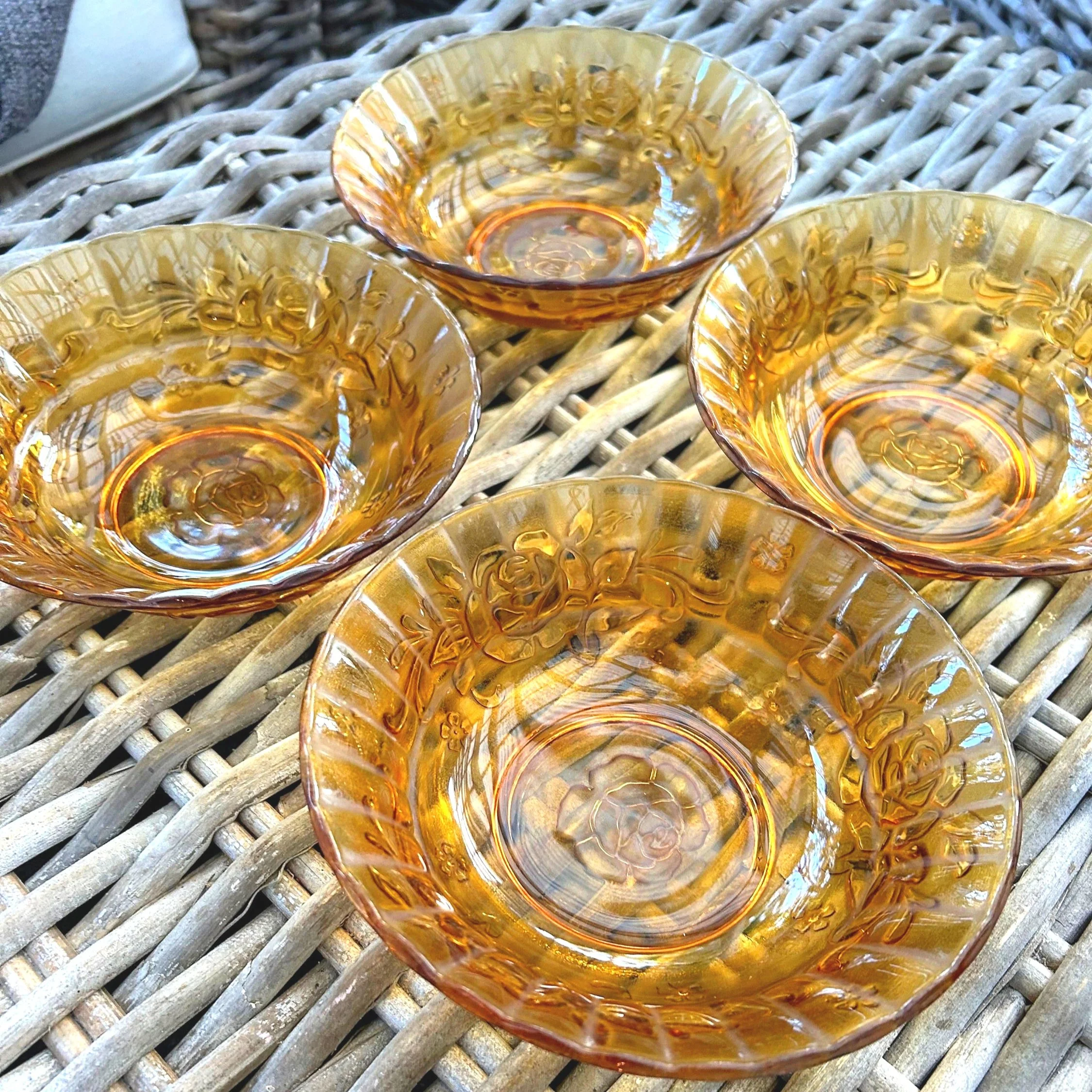 Amber Rose Pattern Bowls – Vintage Scalloped Edge Set of 4 (18cm Diameter)