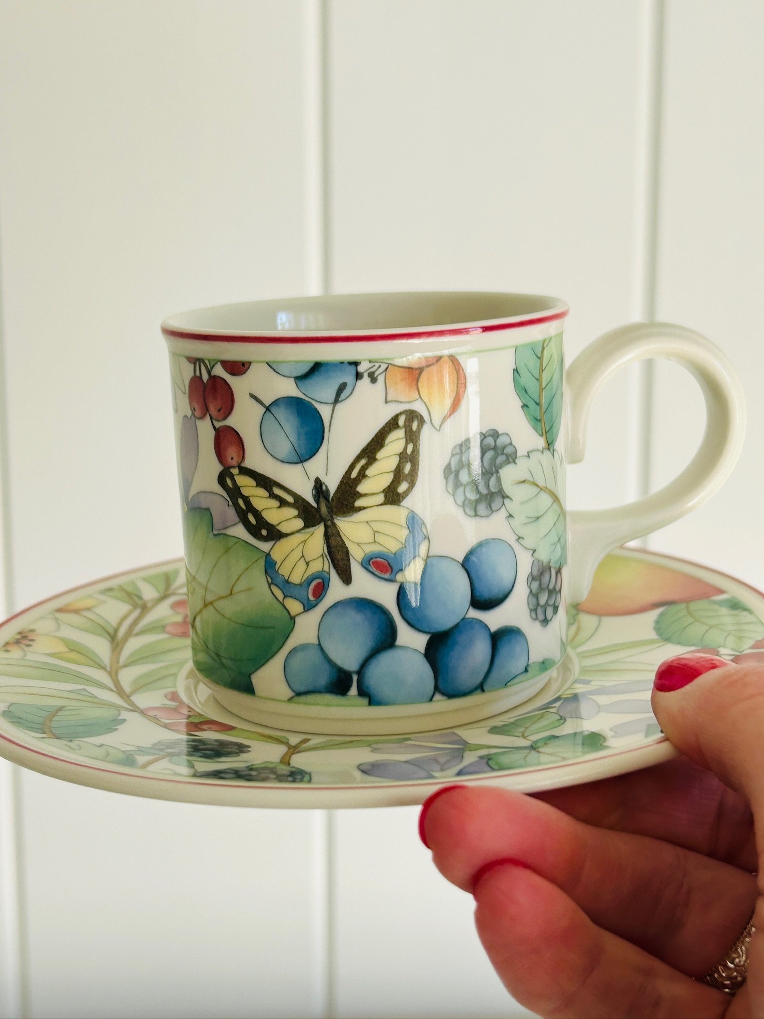 villeroy-boch-catalina-cup-saucer--saucer-close-up-motif.jpg