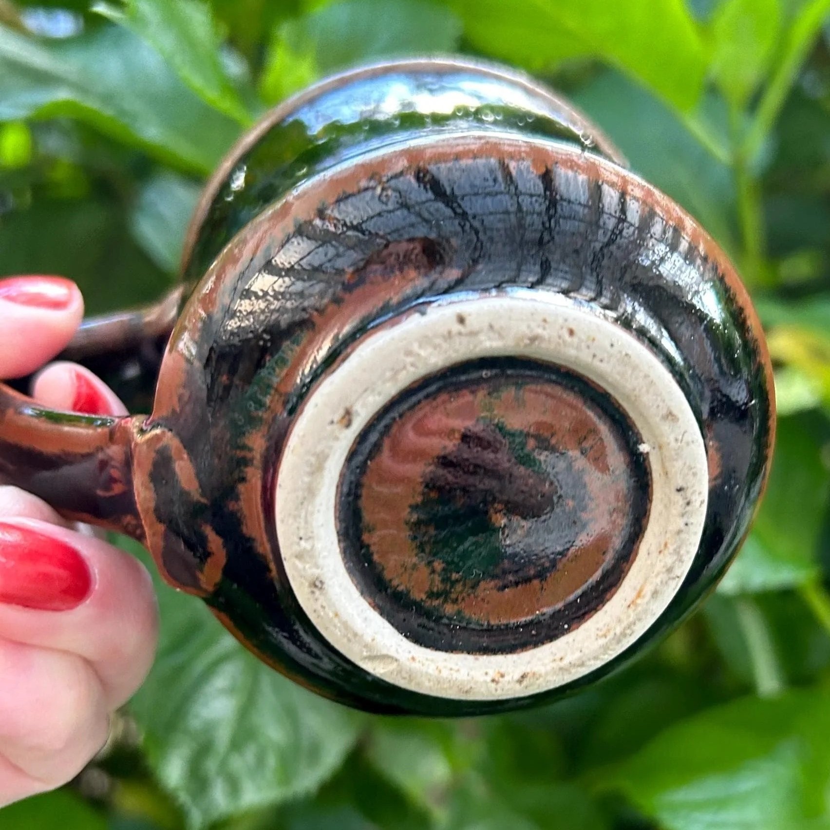 Base of mug showing concentric glaze pattern and raw clay ring