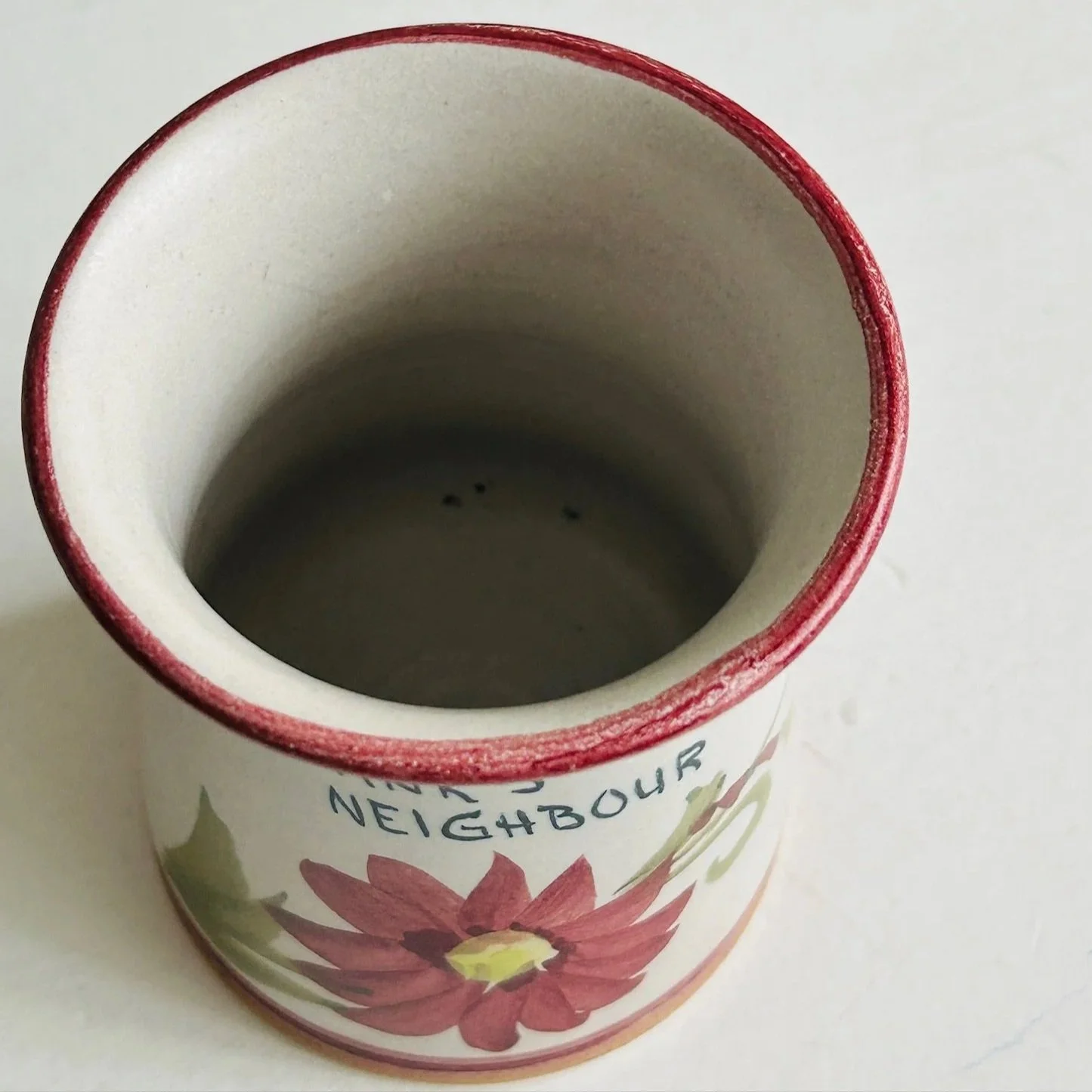 thanks-neighbour-stoneware-handpainted-vase-mug-red-dahlia-09.jpg