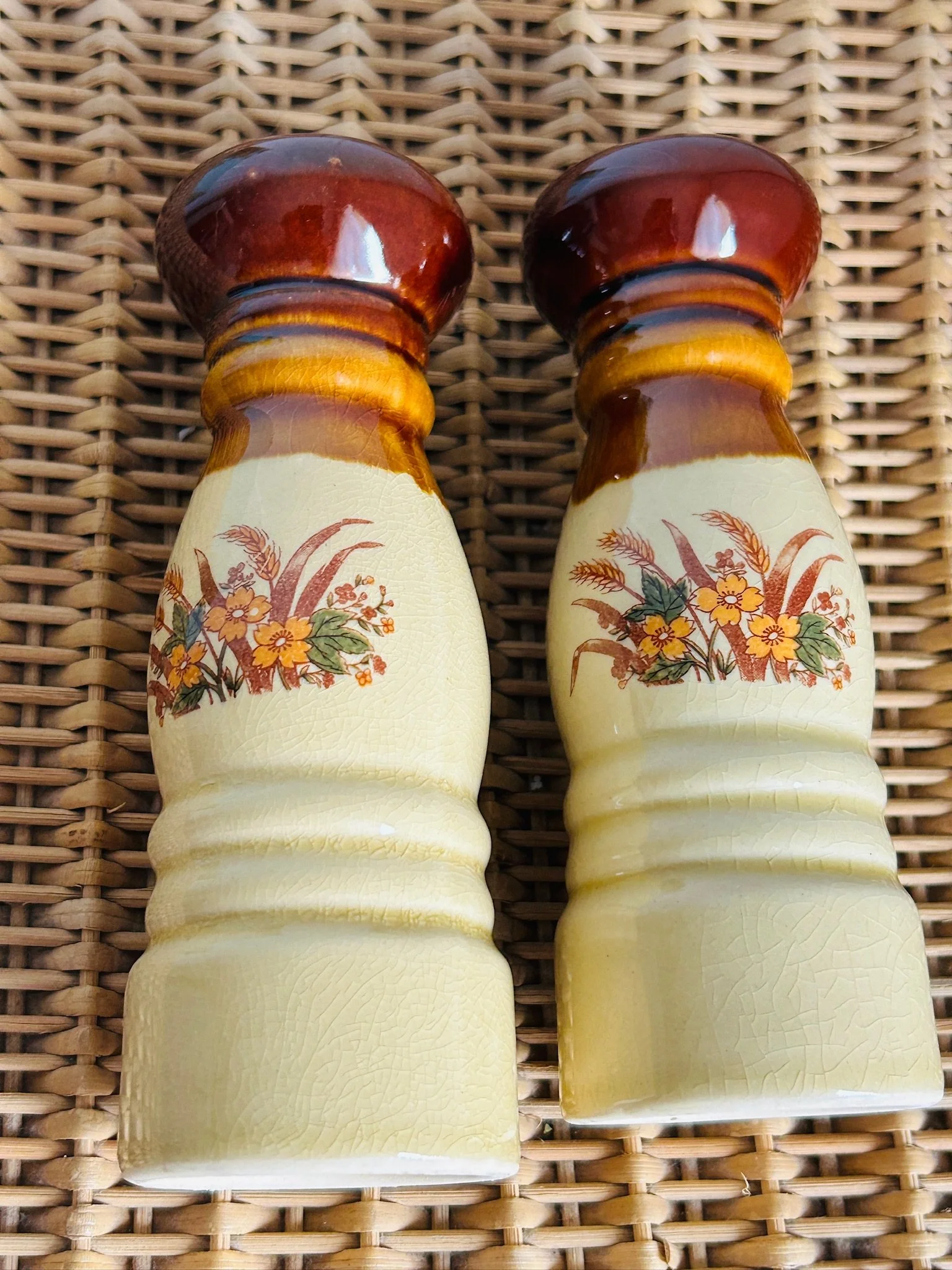 vintage-ceramic-salt-pepper-shakers-cream-ivory-cylindrical-02.jpg