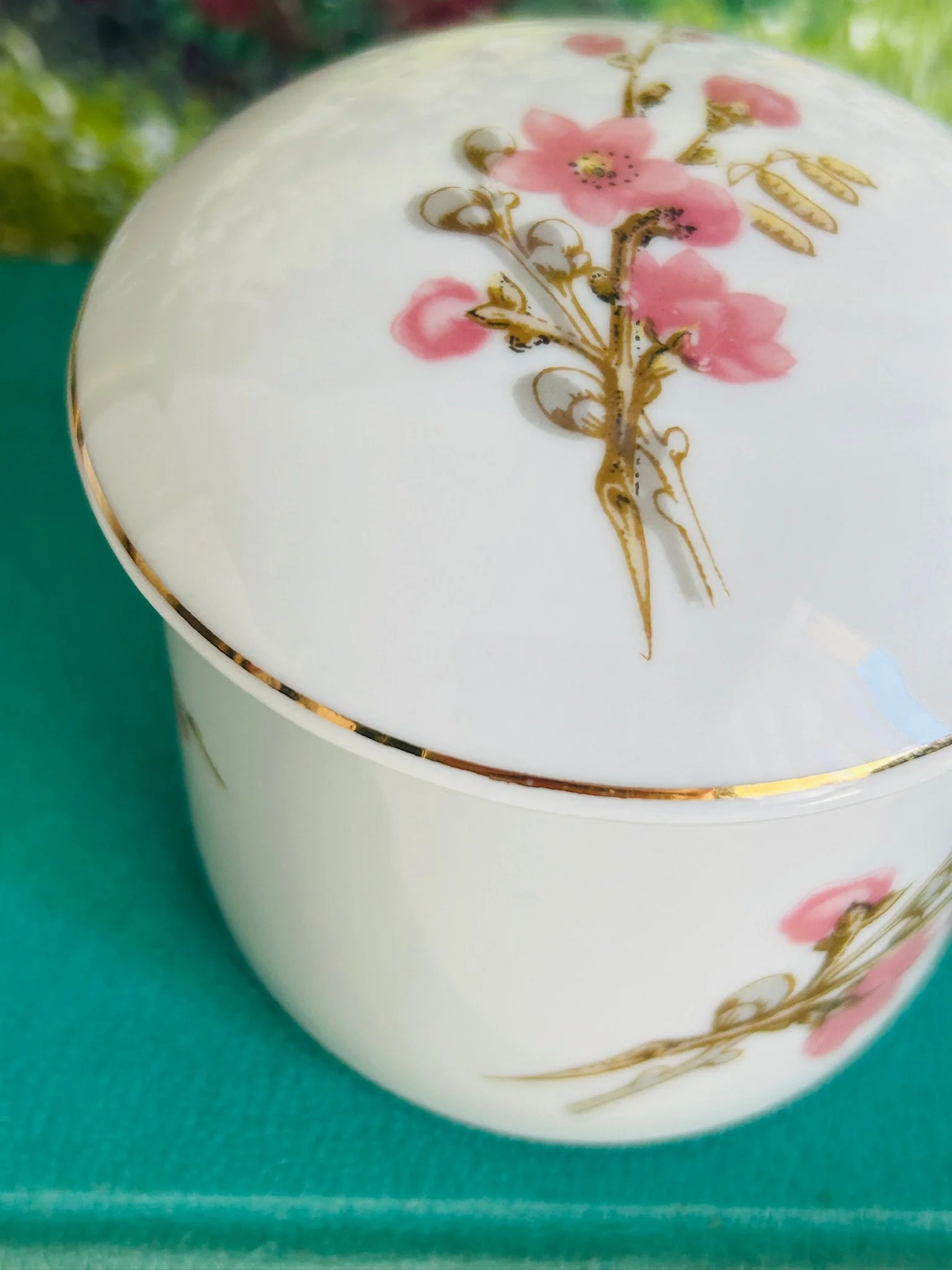 schmidt-brasil-porcelain-lidded-pot--gold-decoration-detail.jpg