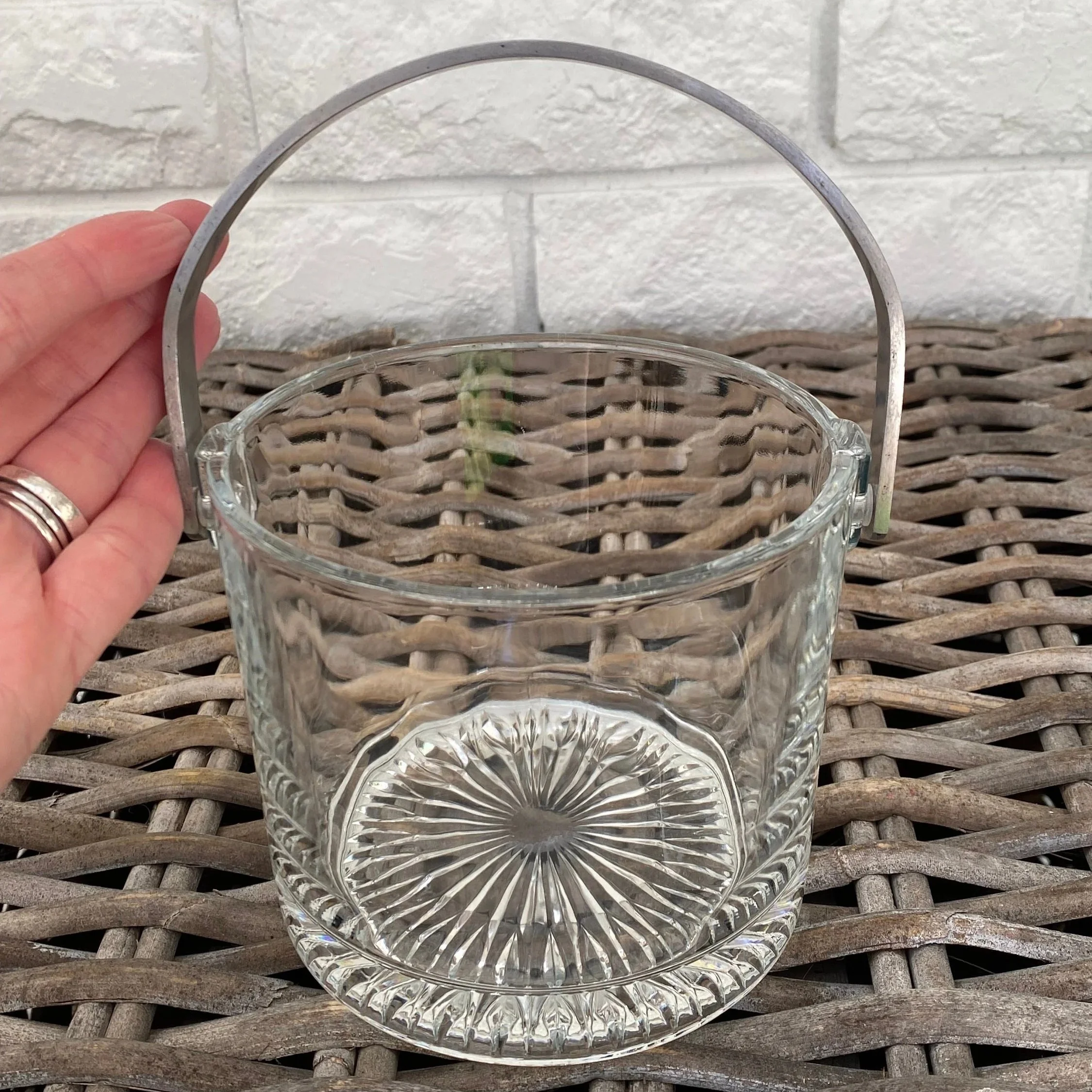 Side angle view showing proportions and thickness of glass