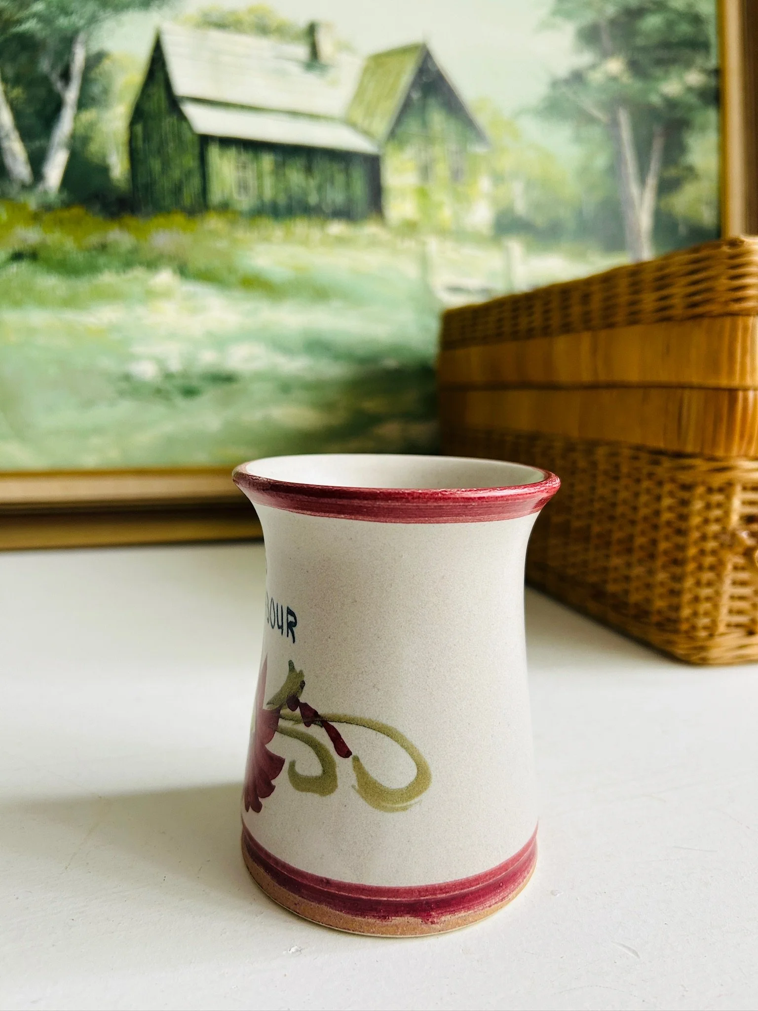 thanks-neighbour-stoneware-handpainted-vase-mug-red-dahlia-02.jpg