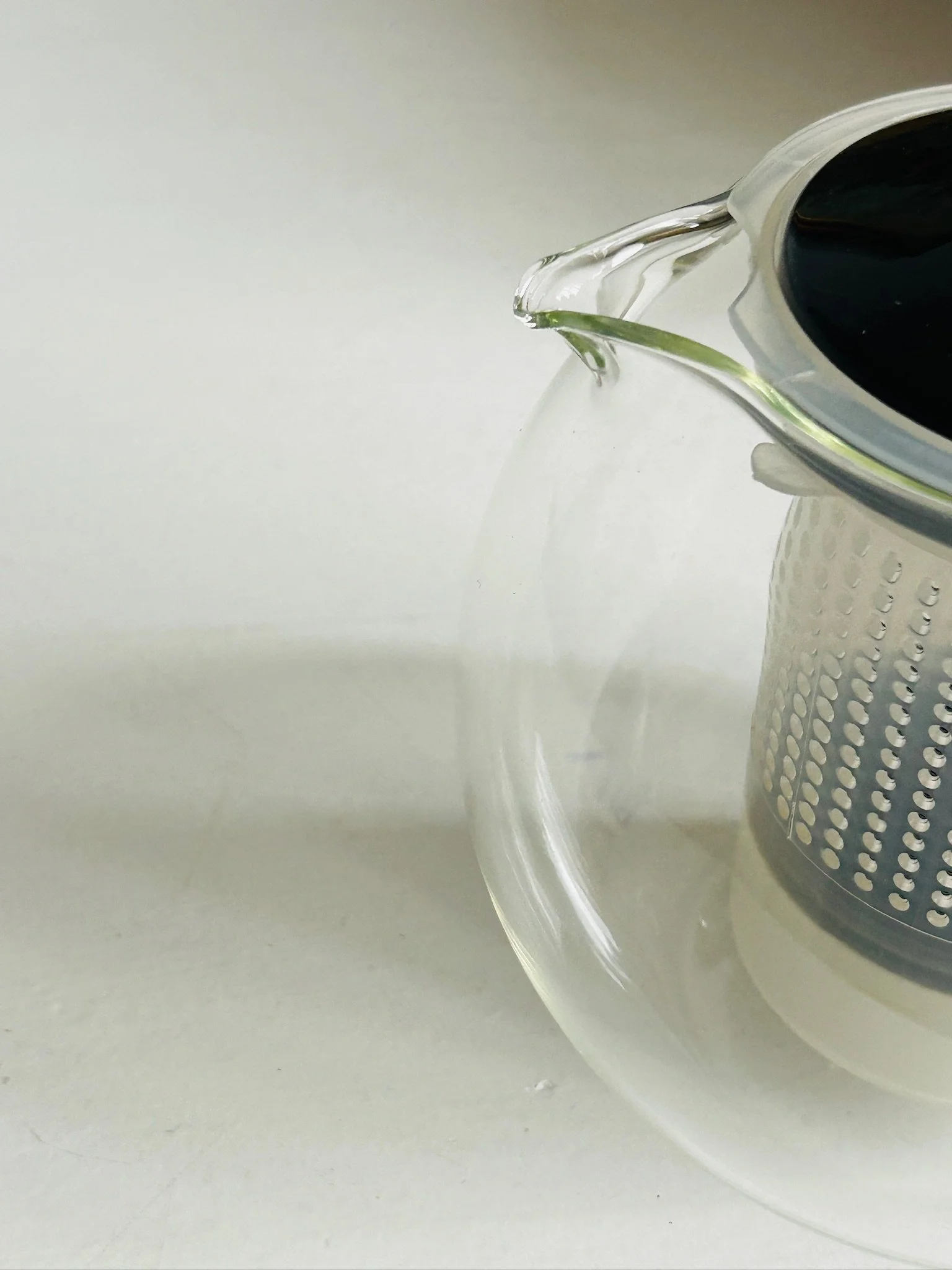 bodum-assam-glass-teapot-tea-infuser-black-lid-04.jpg