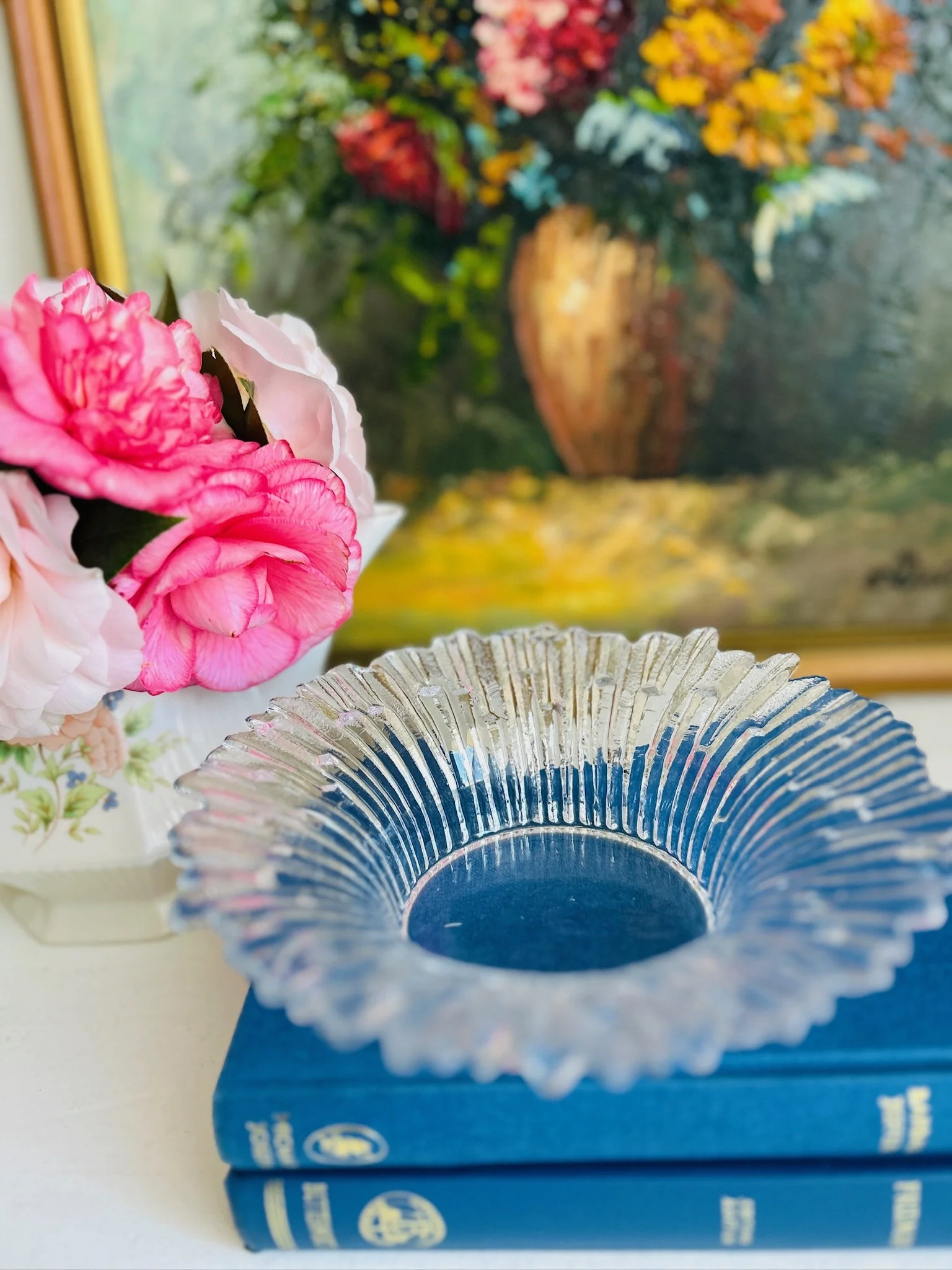 Humppila glass dish held on edge showing the curved profile and thickness of the cast rim