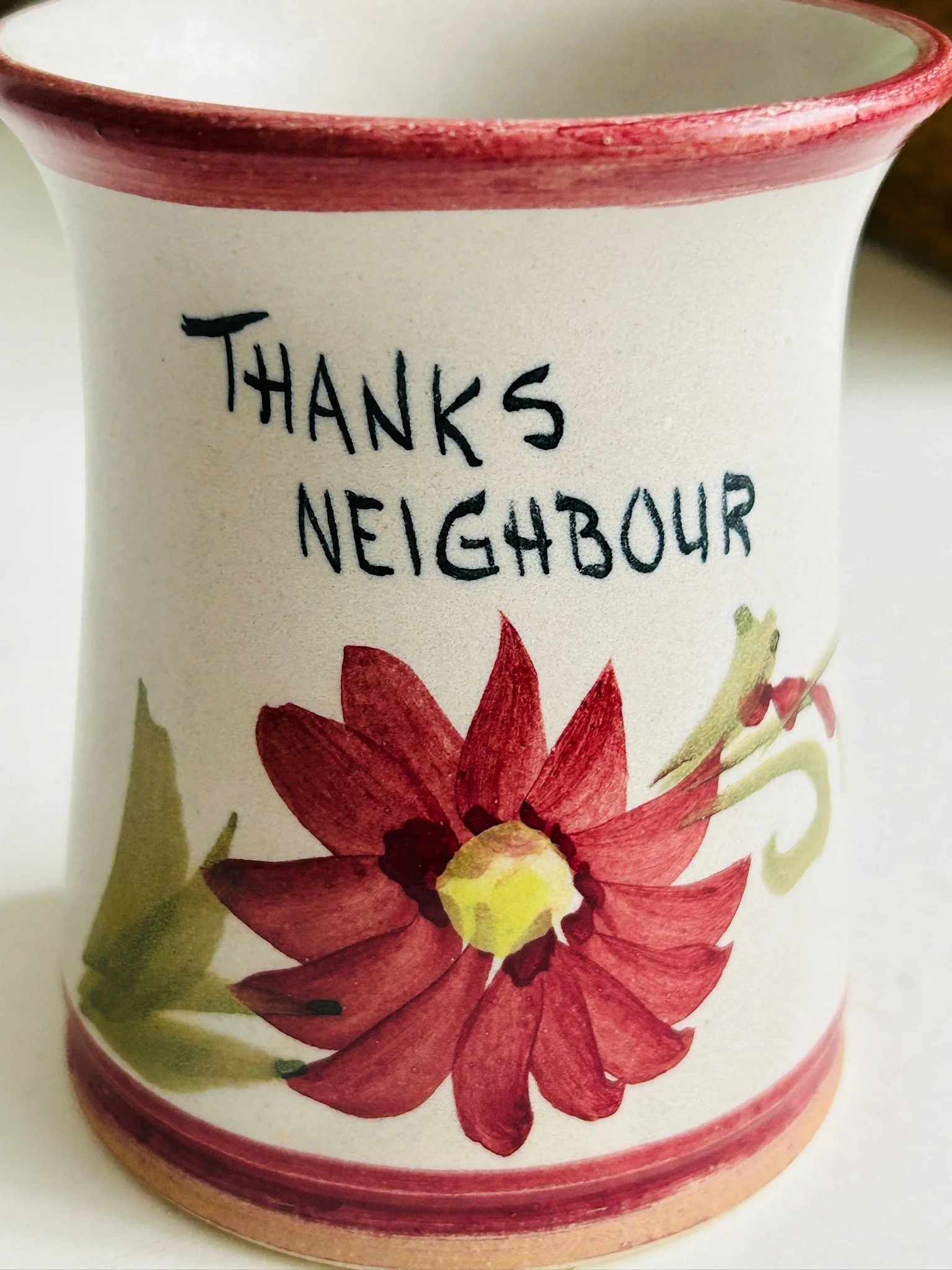thanks-neighbour-stoneware-handpainted-vase-mug-red-dahlia-05.jpg