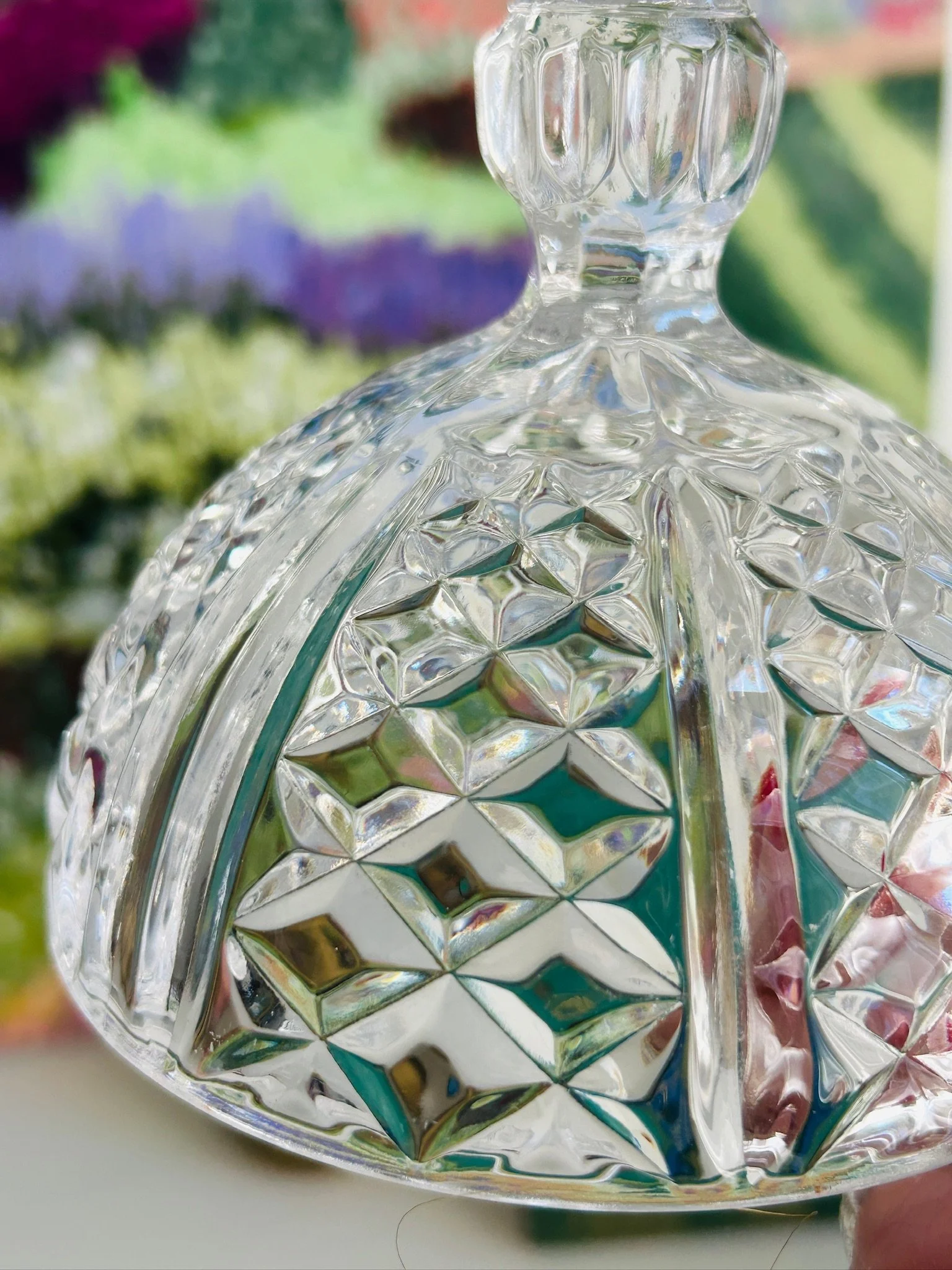 Detailed close-up of the cut crystal pattern showing the geometric diamond design and strong light reflection across the curved body.