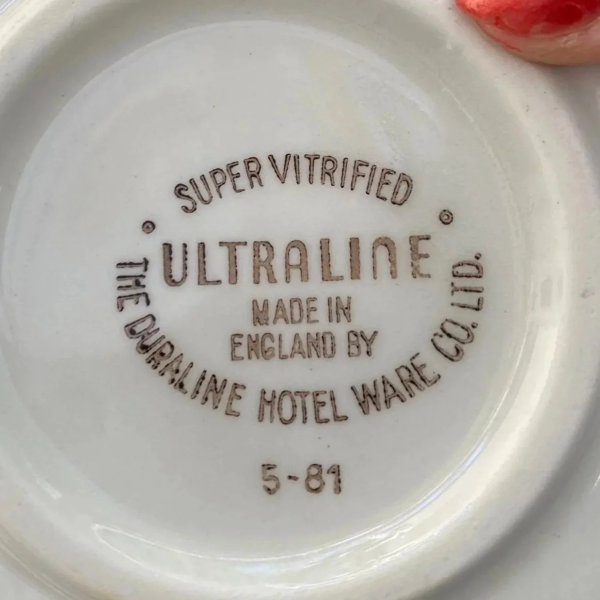 Base stamp reading “SUPER VITRIFIED ULTRALINE – MADE IN ENGLAND – 5-81”