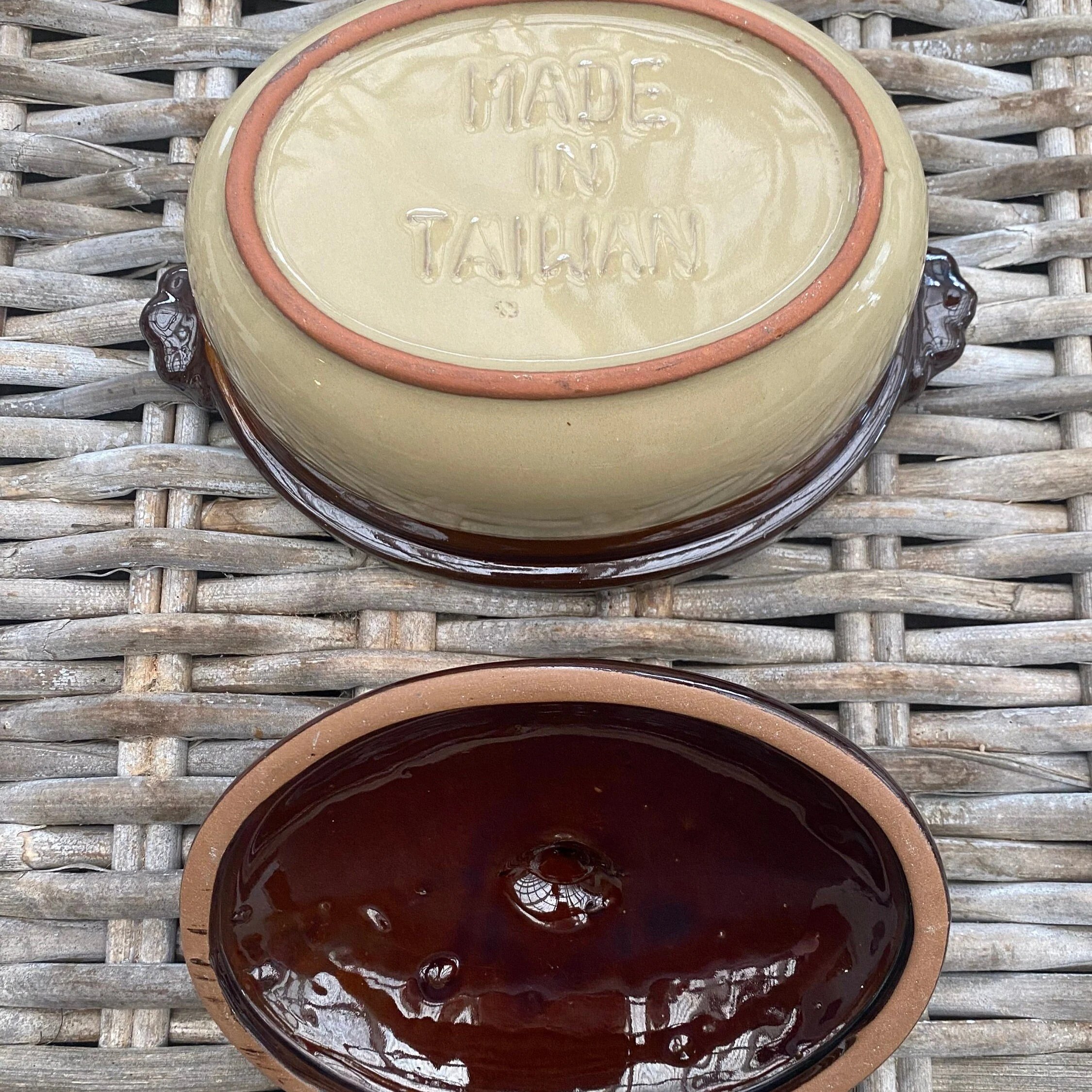 Base of the ceramic pot showing the “Made in Taiwan” mark alongside the underside of the lid