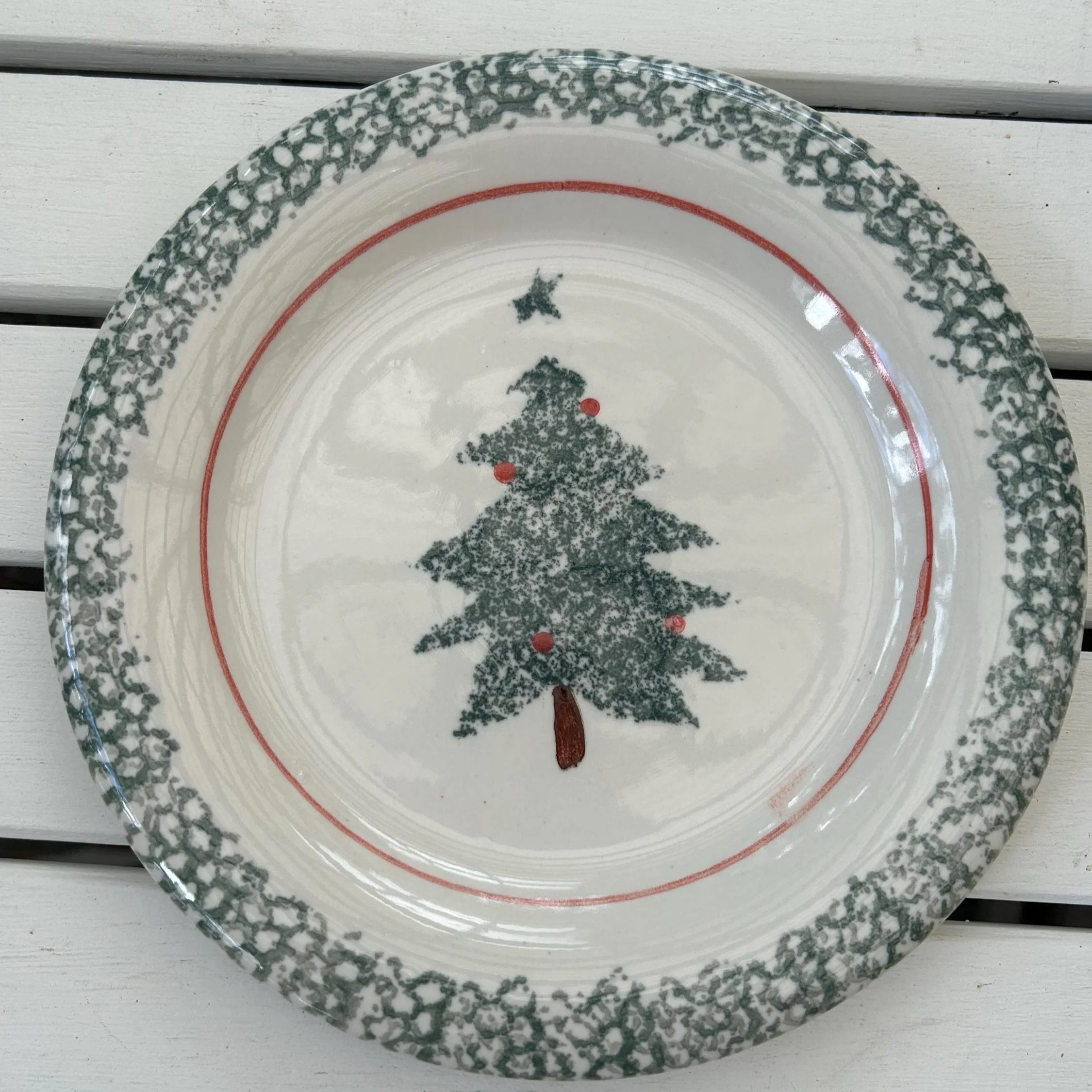 Newcor 'Greenery' 1995 vintage stoneware plate with a Christmas tree design and green speckled border.