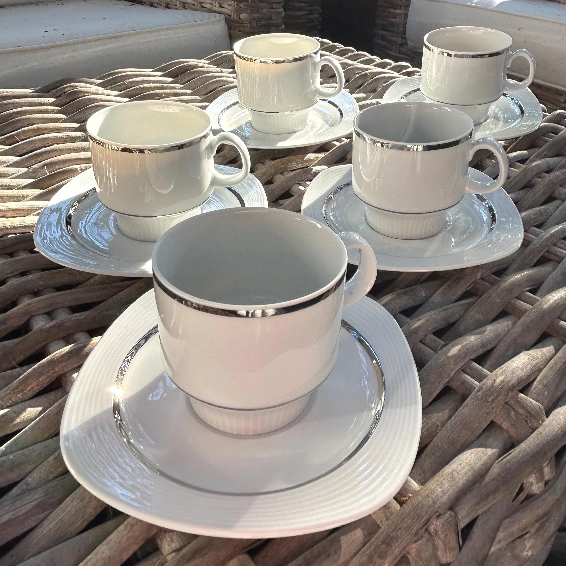 Vintage 1960s Arzberg espresso cups and saucers (set of 5) with platinum trim and ribbed design. German porcelain elegance by Hutschenreuther Gruppe.