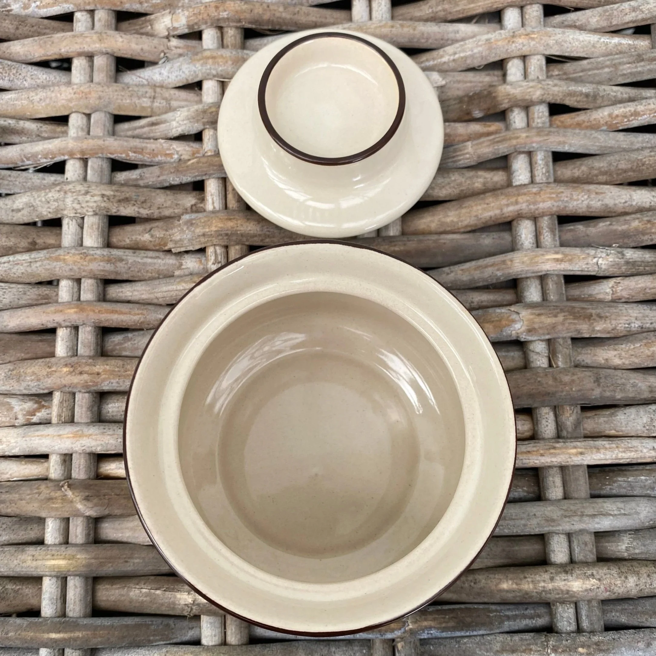 Top-down view of bowl interior and lid separately