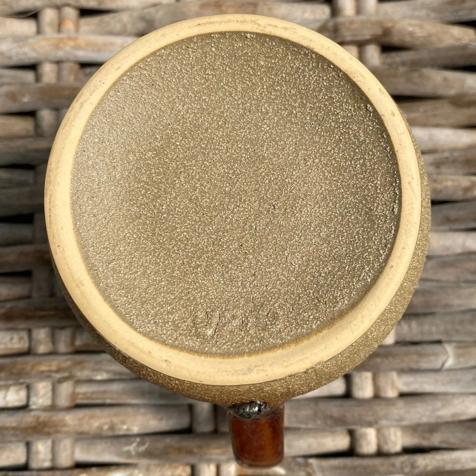 Flat bottom view with textured base and stamp