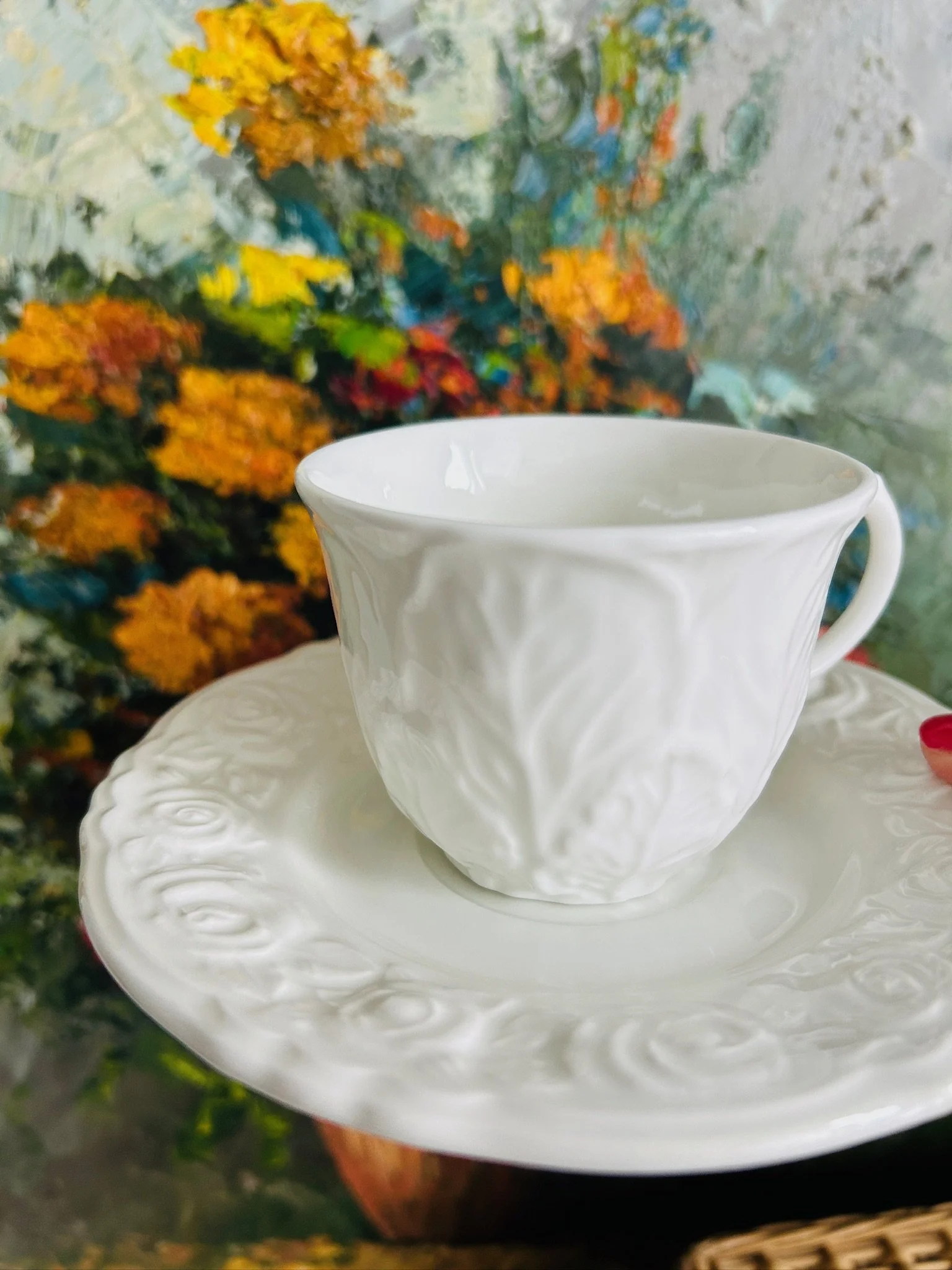 royal-doulton-blooms-white-embossed-porcelain-teacup-english-china-1991-07.jpg