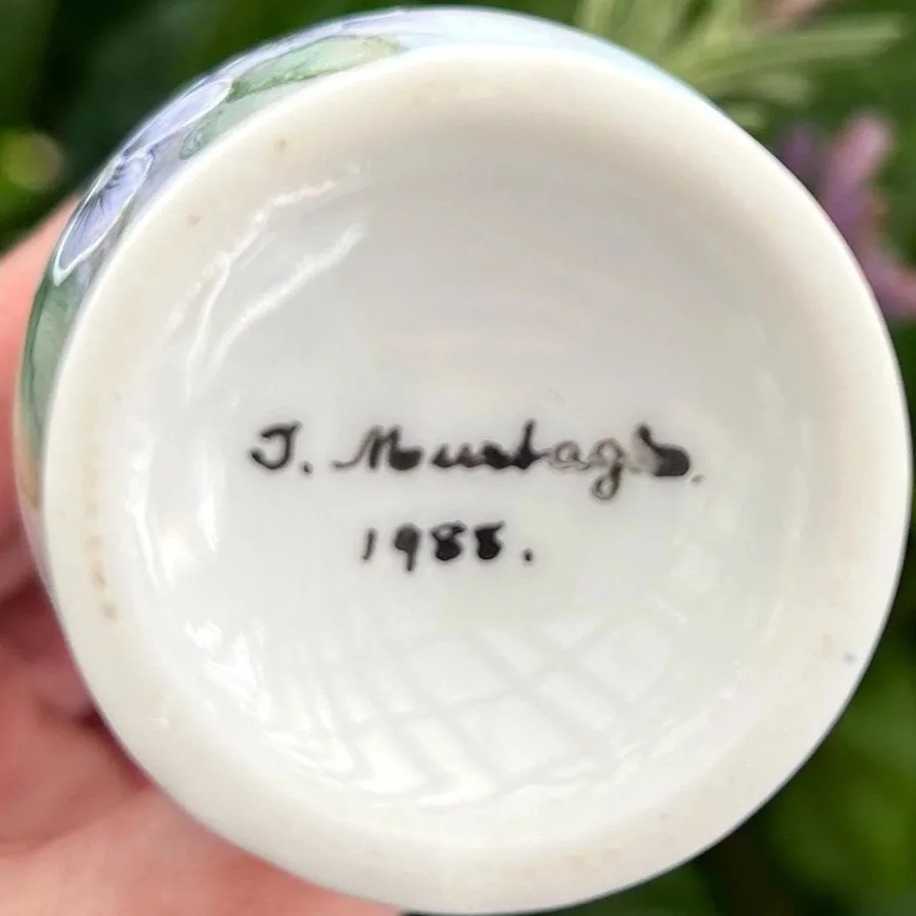 Base of vase showing artist signature and date , 1988