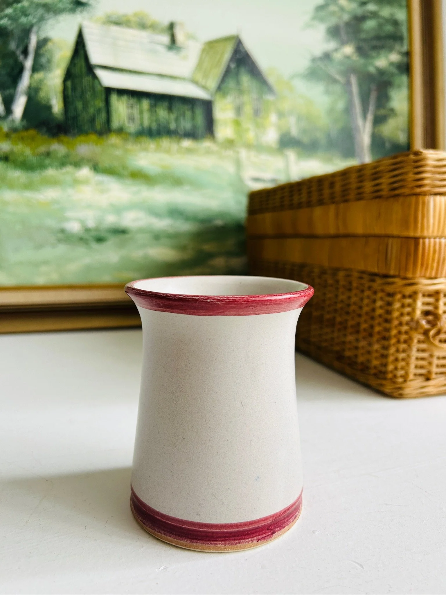 thanks-neighbour-stoneware-handpainted-vase-mug-red-dahlia-01.jpg