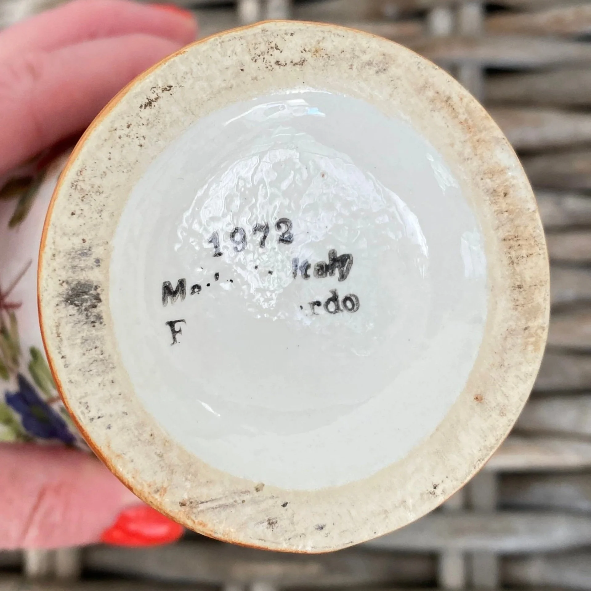 Underside of vase showing handwritten mark “1972 Made in Italy F. Luxardo”