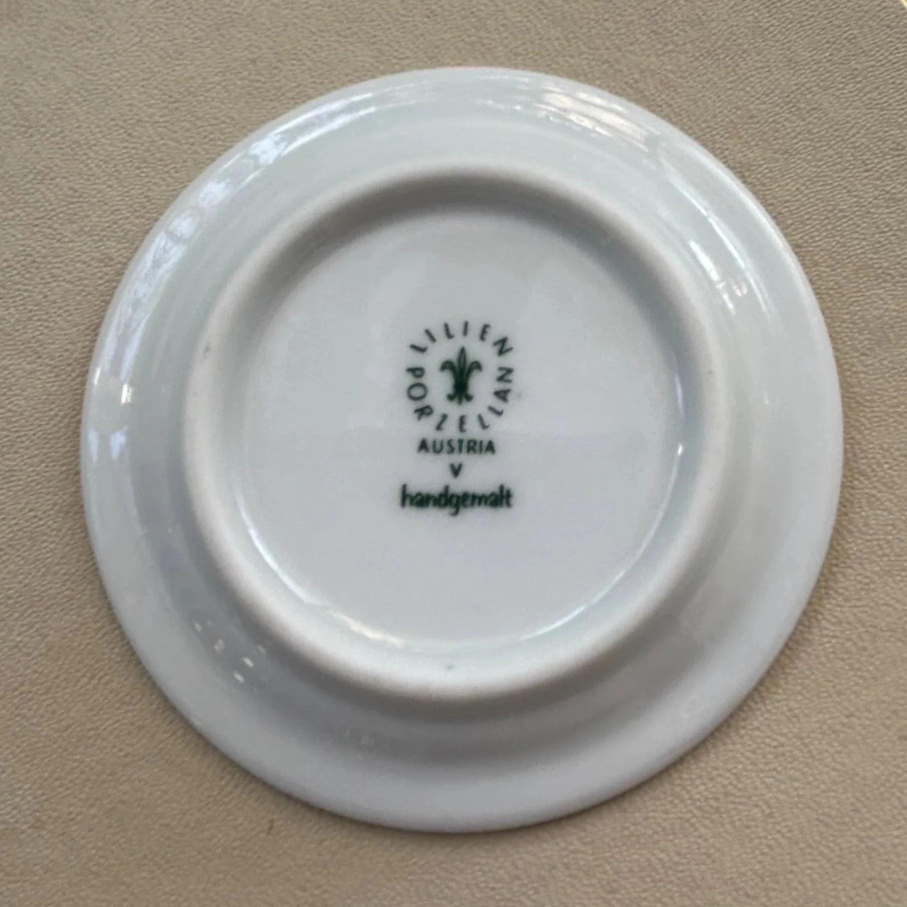 Underside view with Lilien Porzellan Austria “Handgemalt” mark