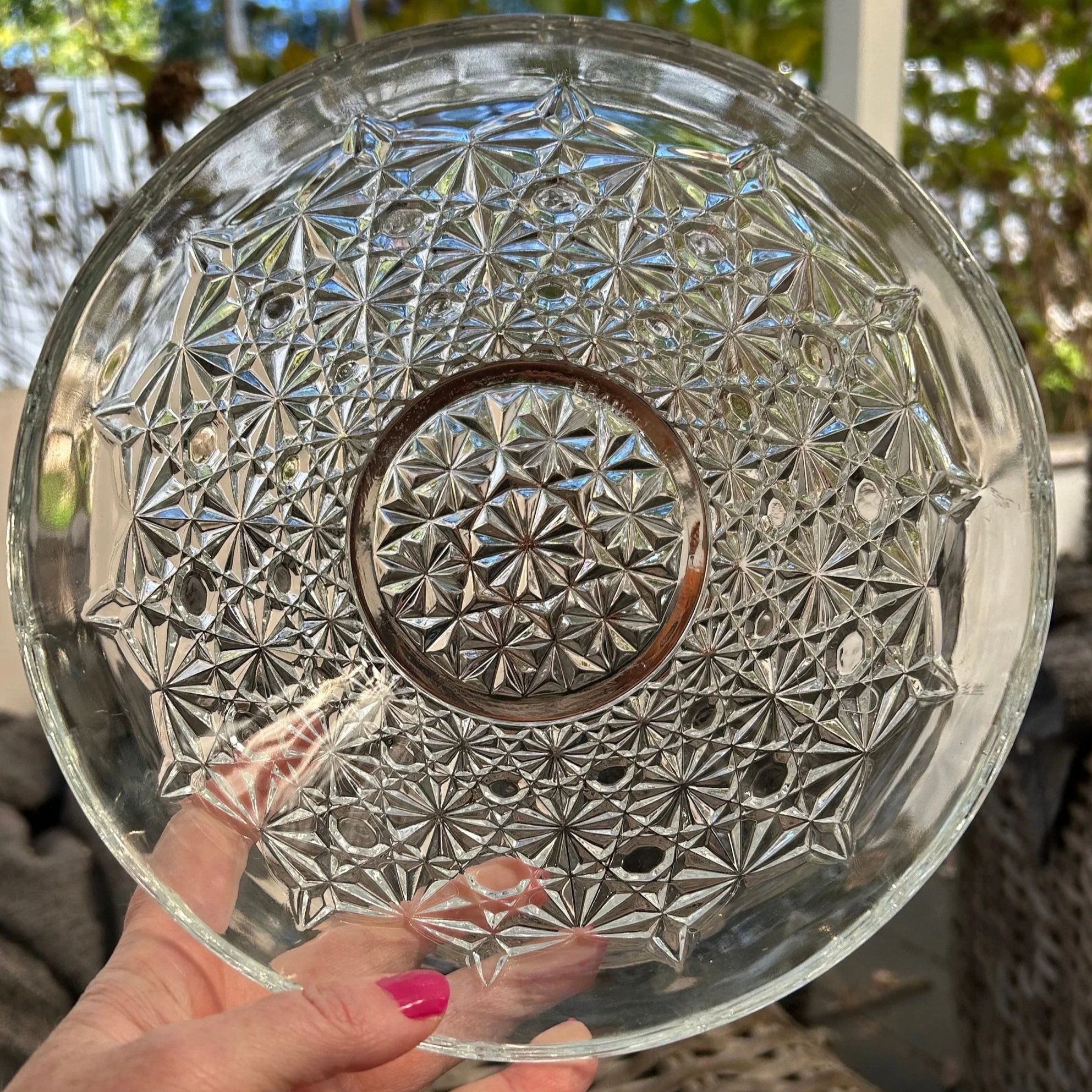 Overhead view showing full geometric “Buttons and Daisies” motif