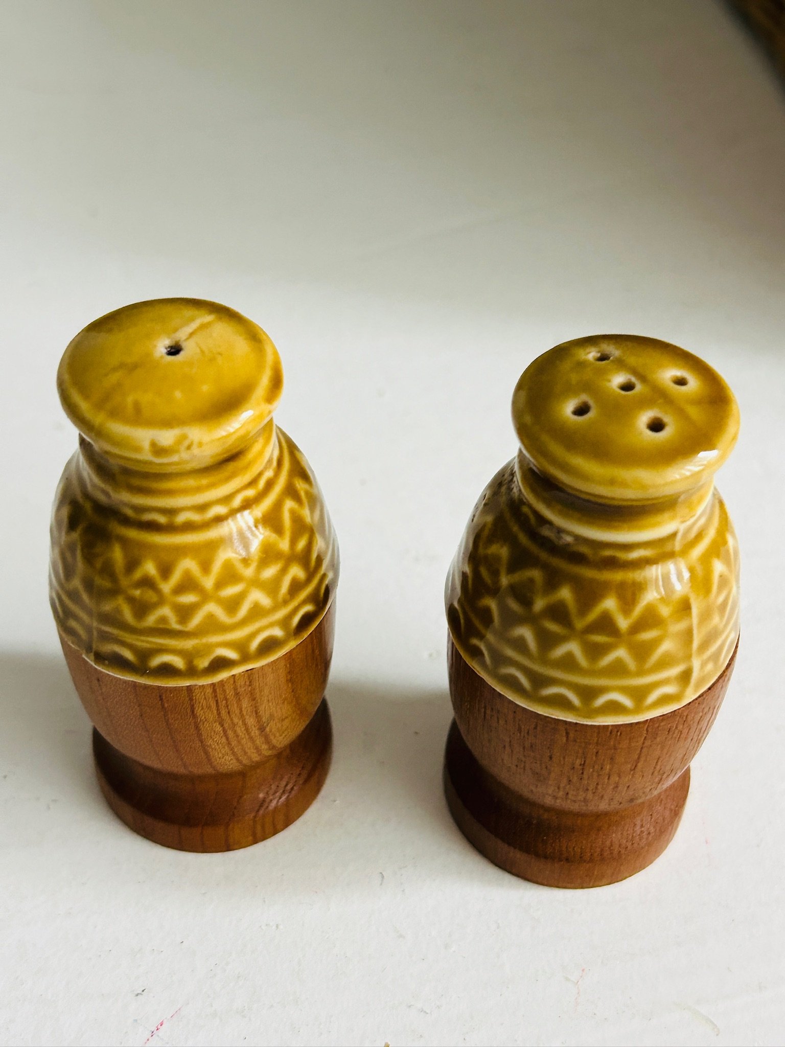 vintage-souvenir-salt-pepper-shakers-adelaide-barossa-valley-australia-34.jpg