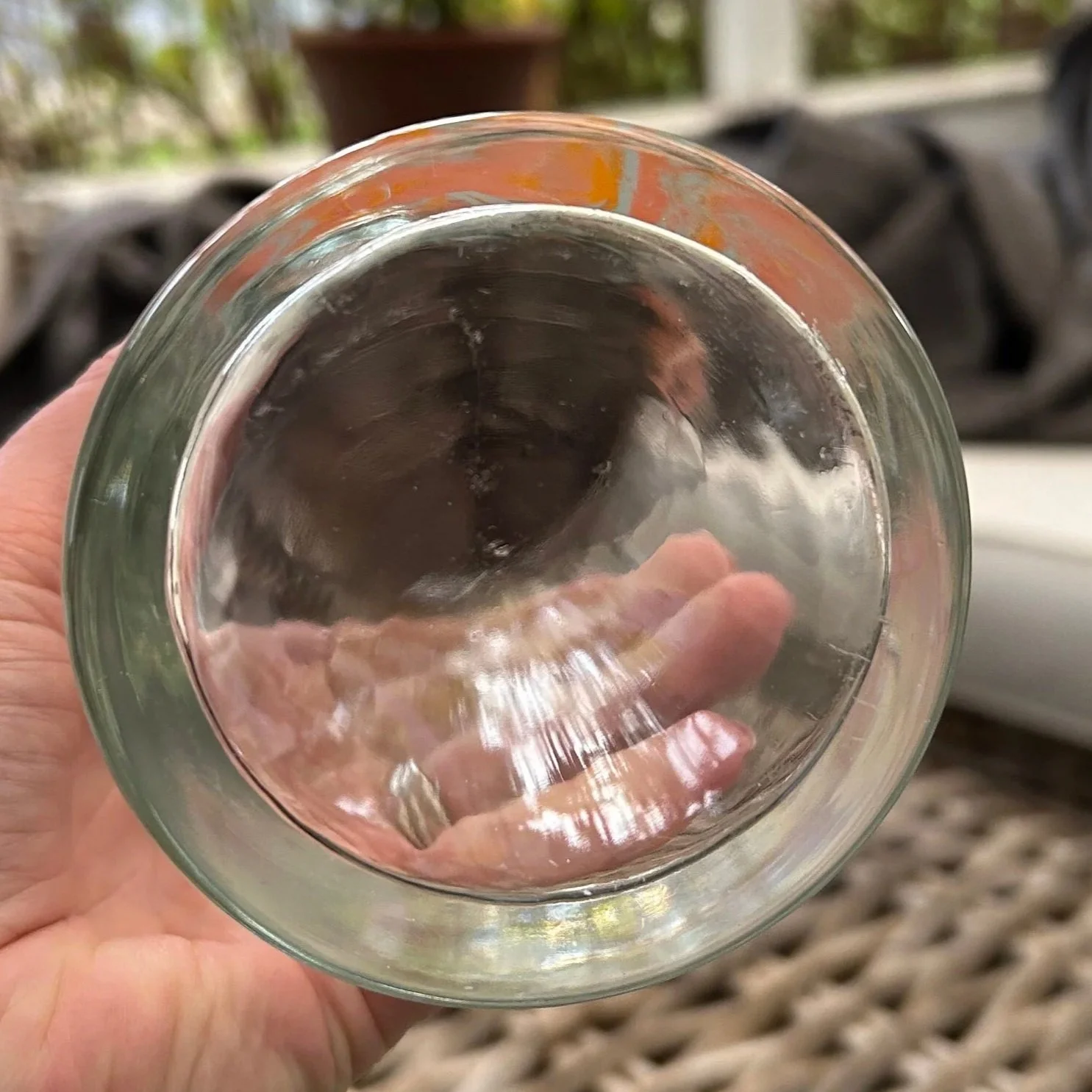View of the circular base showing glass clarity and thickness