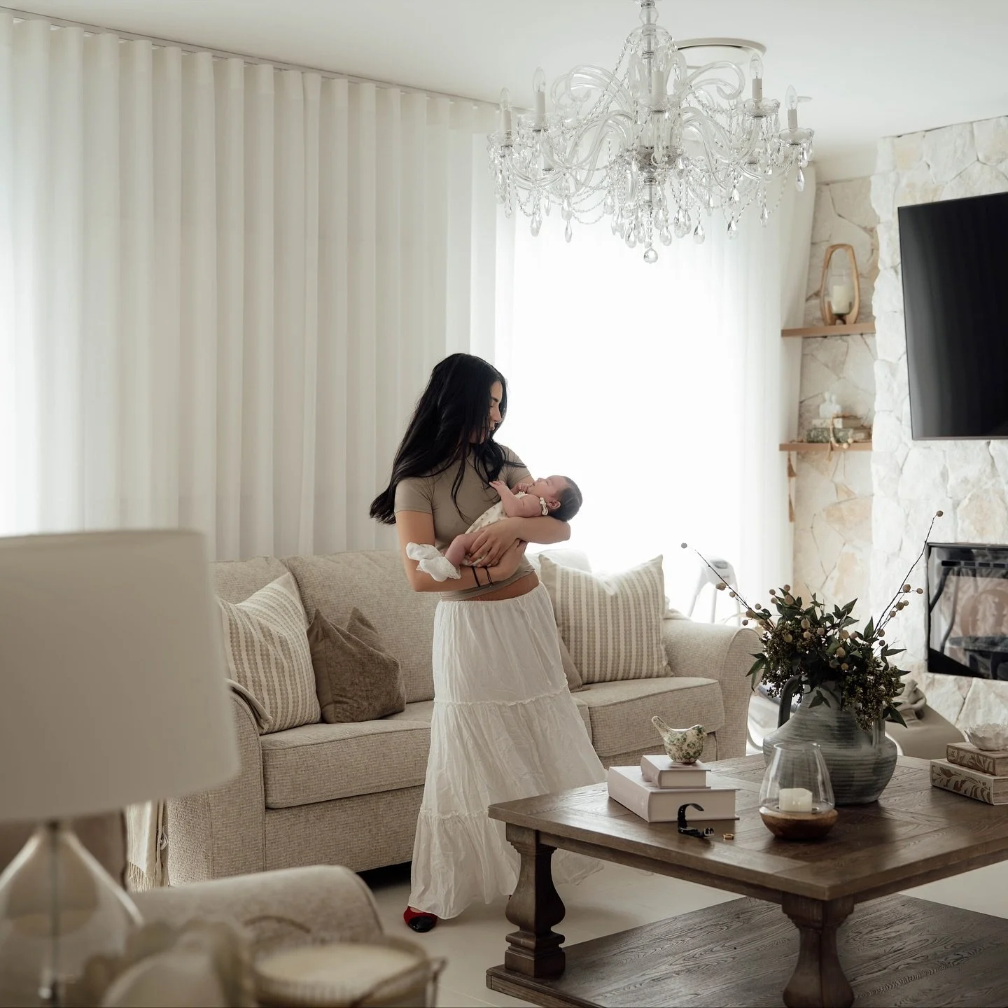 Back with this beautiful family, this time with their newest little love. Grateful to be there at every stage. 🤍