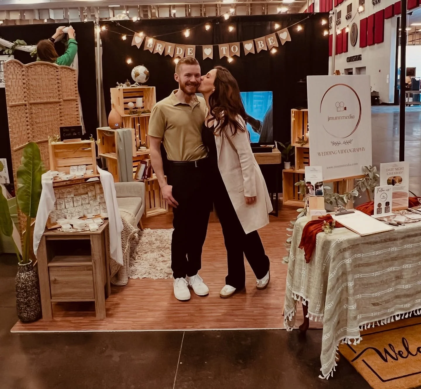 Wow, we had SUCH a blast at the @metropolitanweddings expo today!! We loved getting to meet so many awesome people - both couples and vendors 🤍 You all made our day!